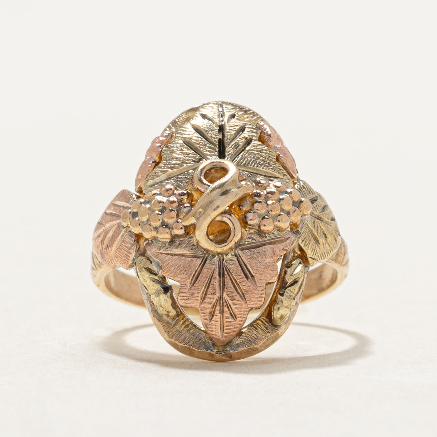 'Black Hills' 10K Leafy Design Cocktail Ring | SZ 2.5