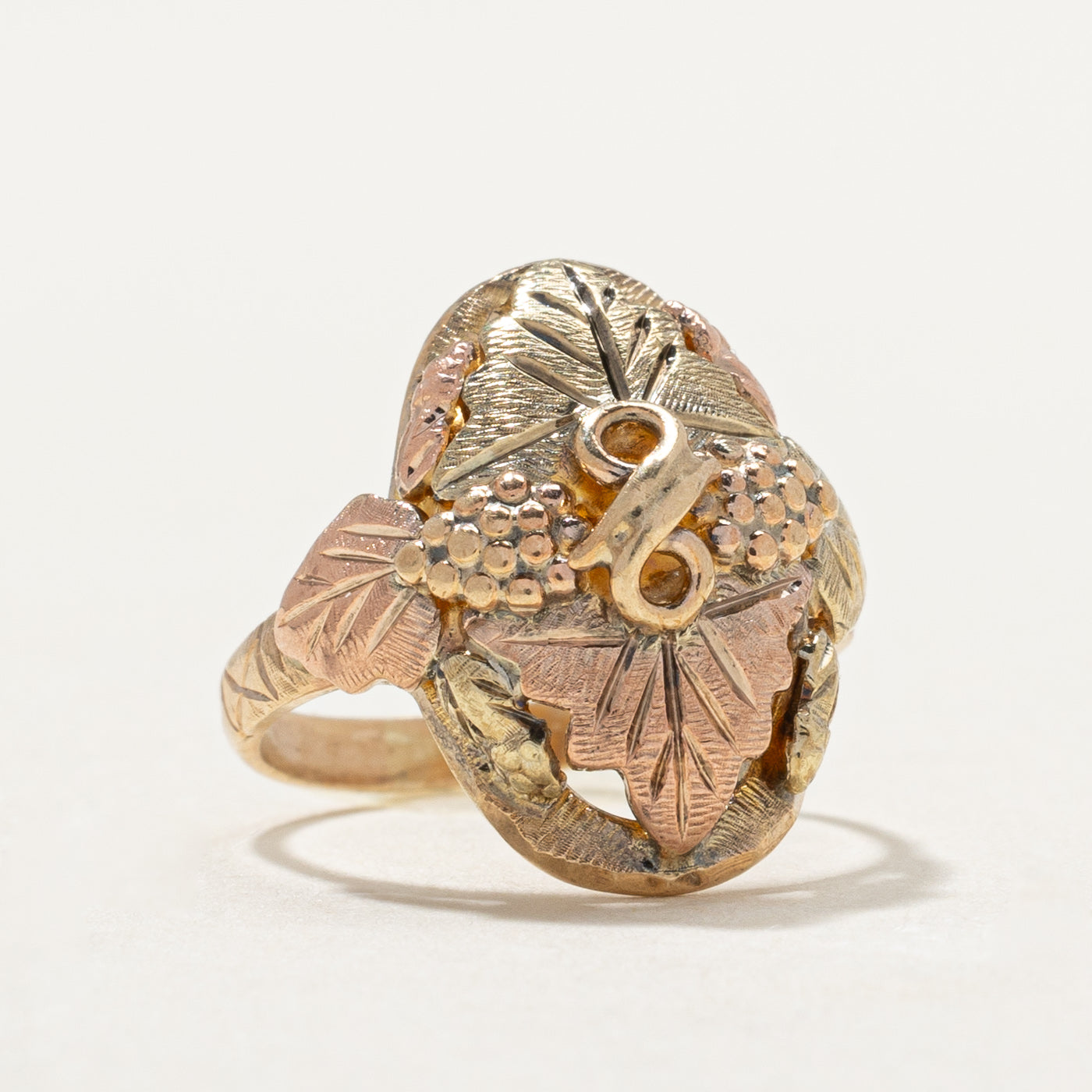 'Black Hills' 10K Leafy Design Cocktail Ring | SZ 2.5