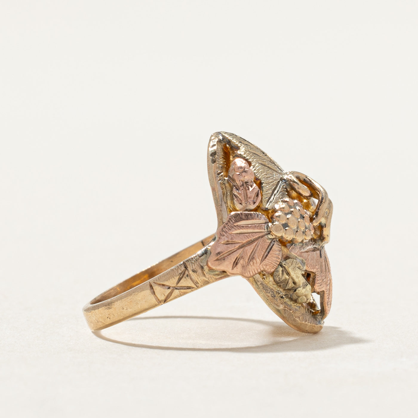 'Black Hills' 10K Leafy Design Cocktail Ring | SZ 2.5