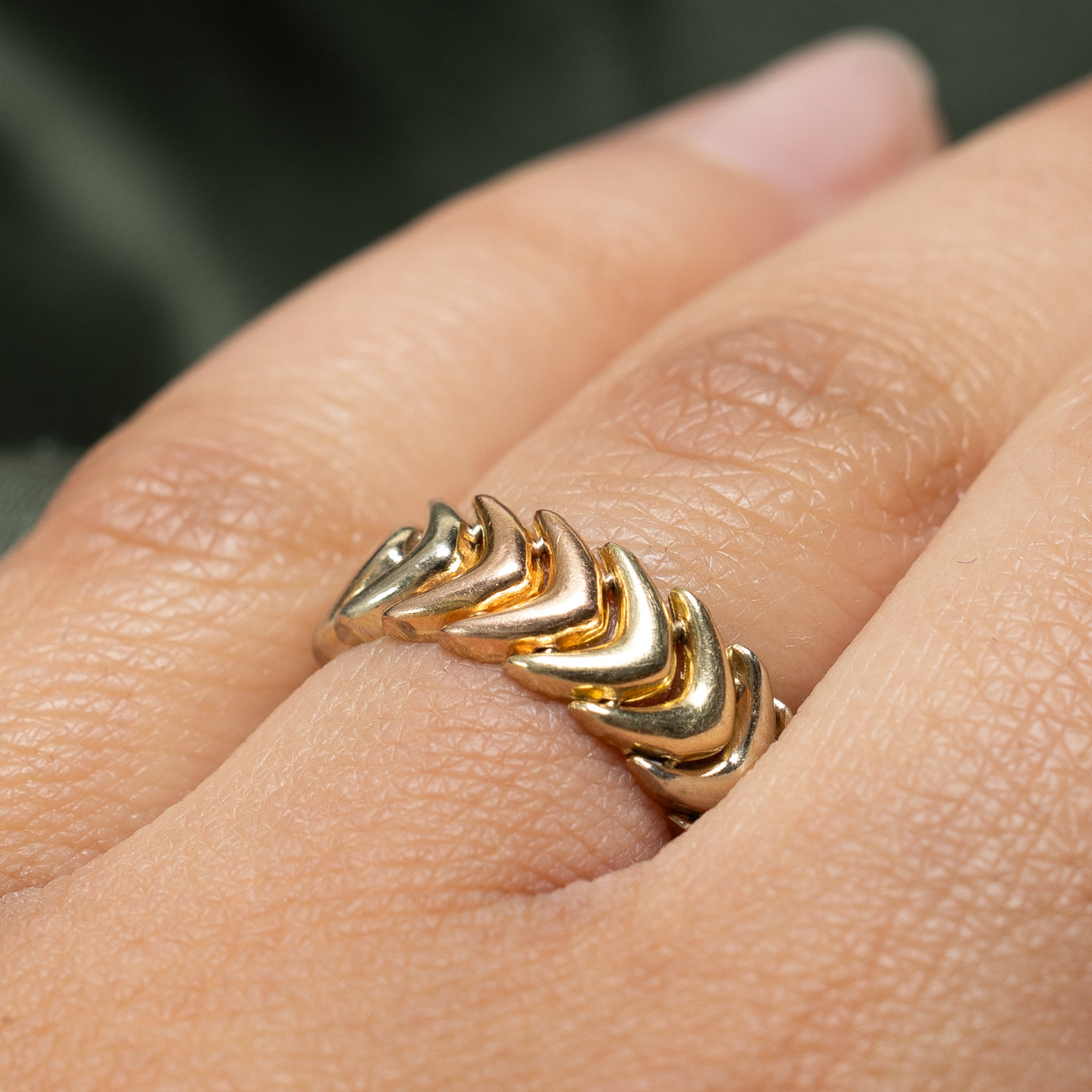 18K Tri Tone Gold Chevron Chain Ring | 6.3mm | SZ 8.5