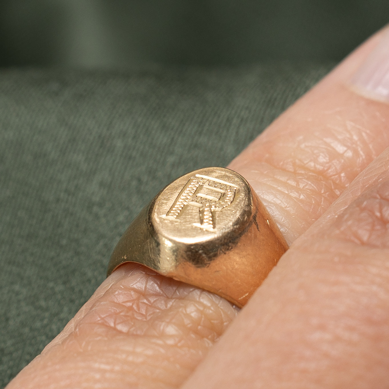 14K Yellow Gold "R" Initial Signet Ring | SZ 3.5
