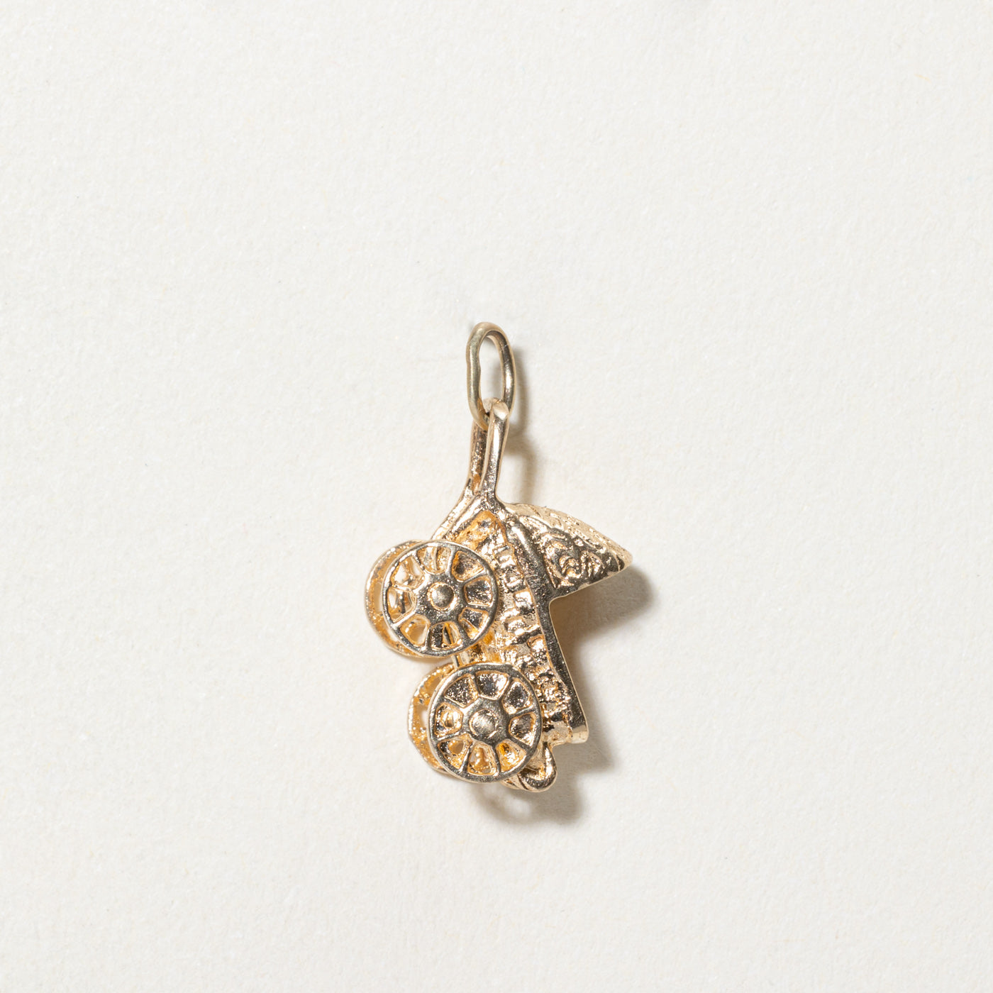 Breloque poussette en or jaune 10 carats