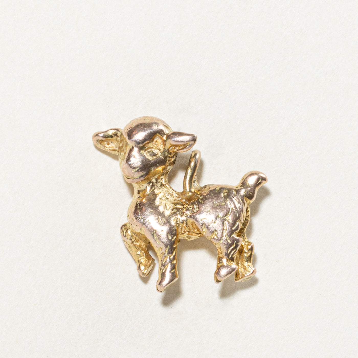 Breloque agneau en or jaune 9 carats