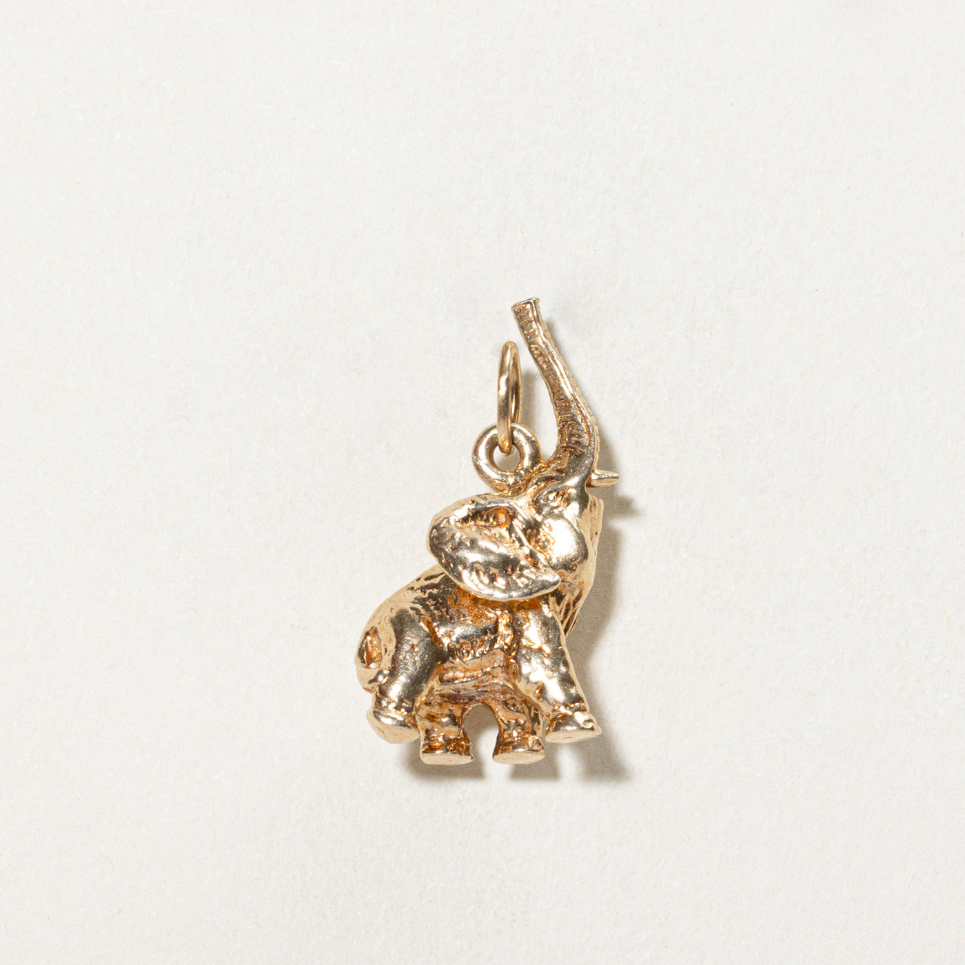Breloque éléphant en or jaune 10 carats
