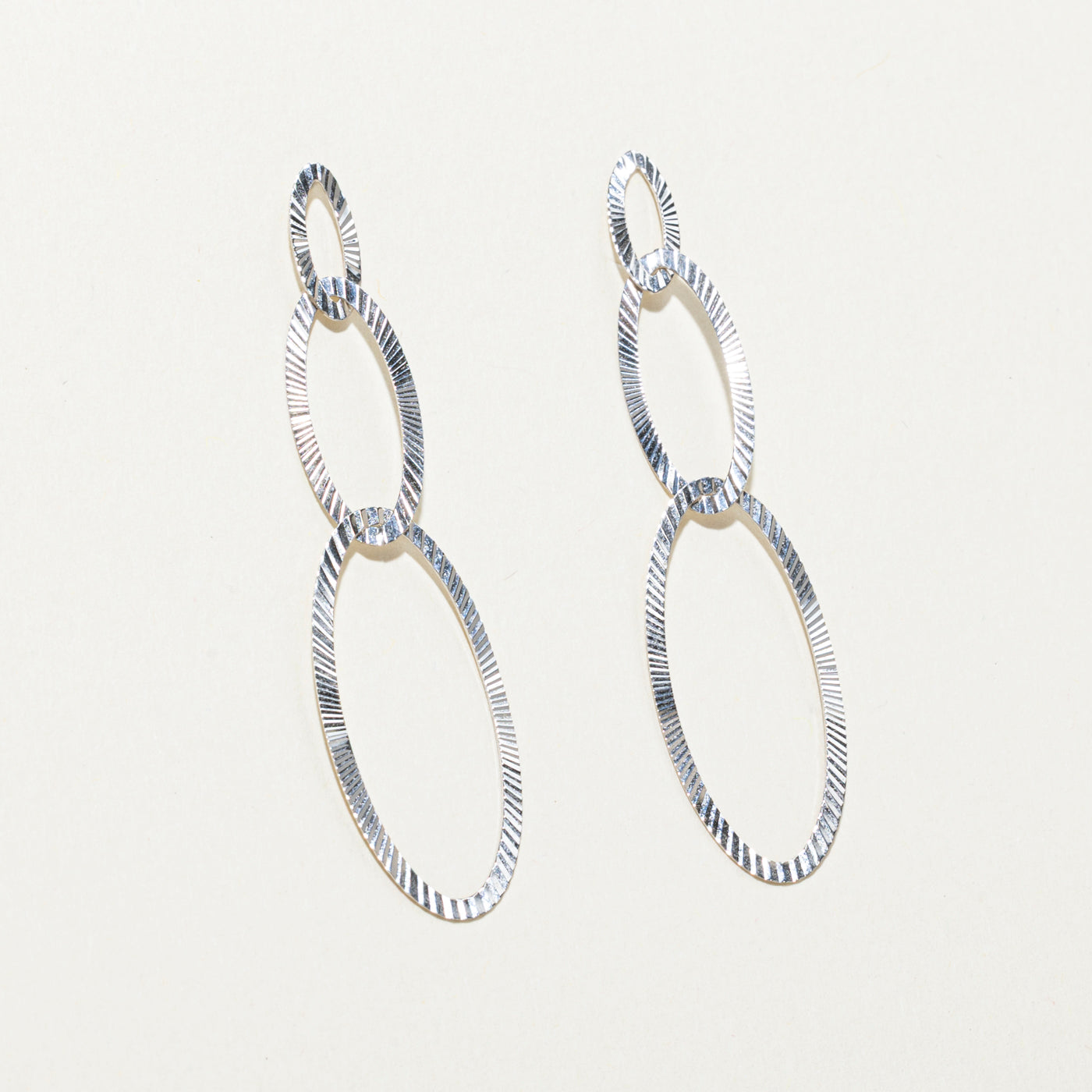18k White Gold Ovals Drop Earrings