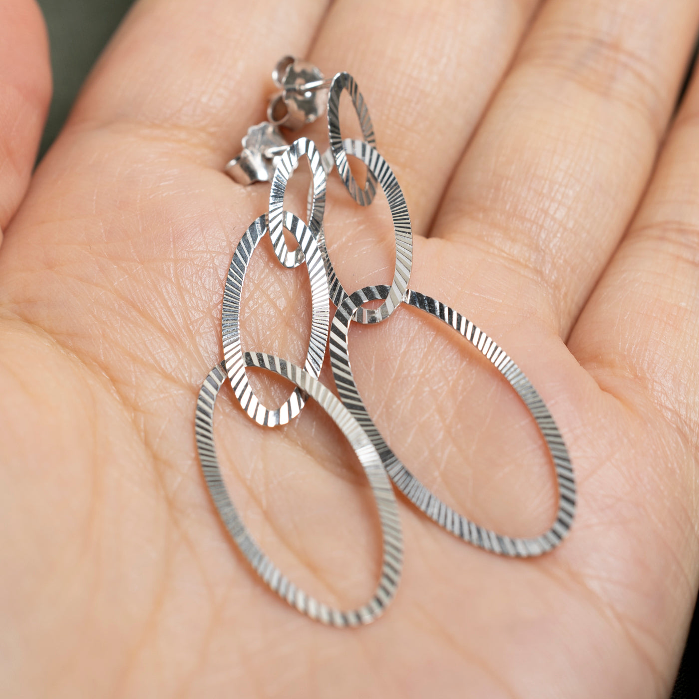 18k White Gold Ovals Drop Earrings