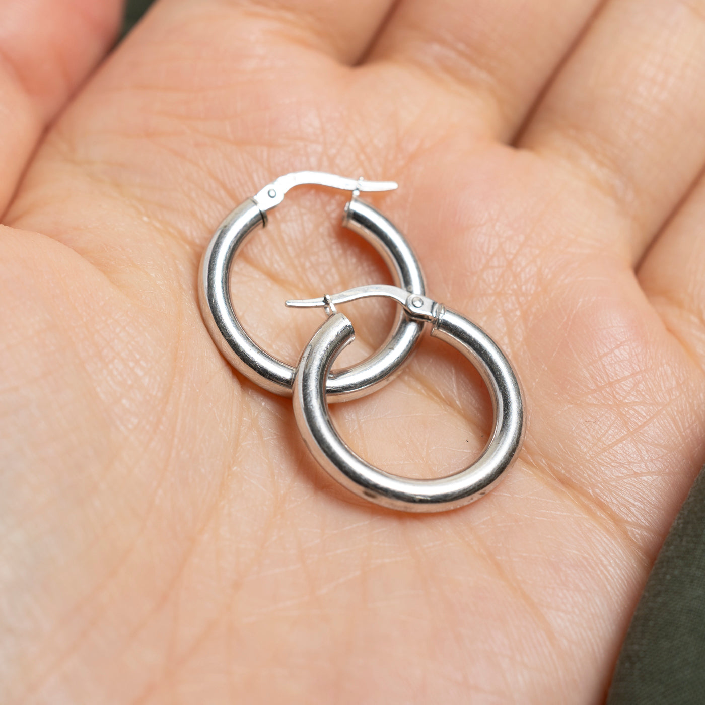 14k White Gold Plain Hoop Earrings