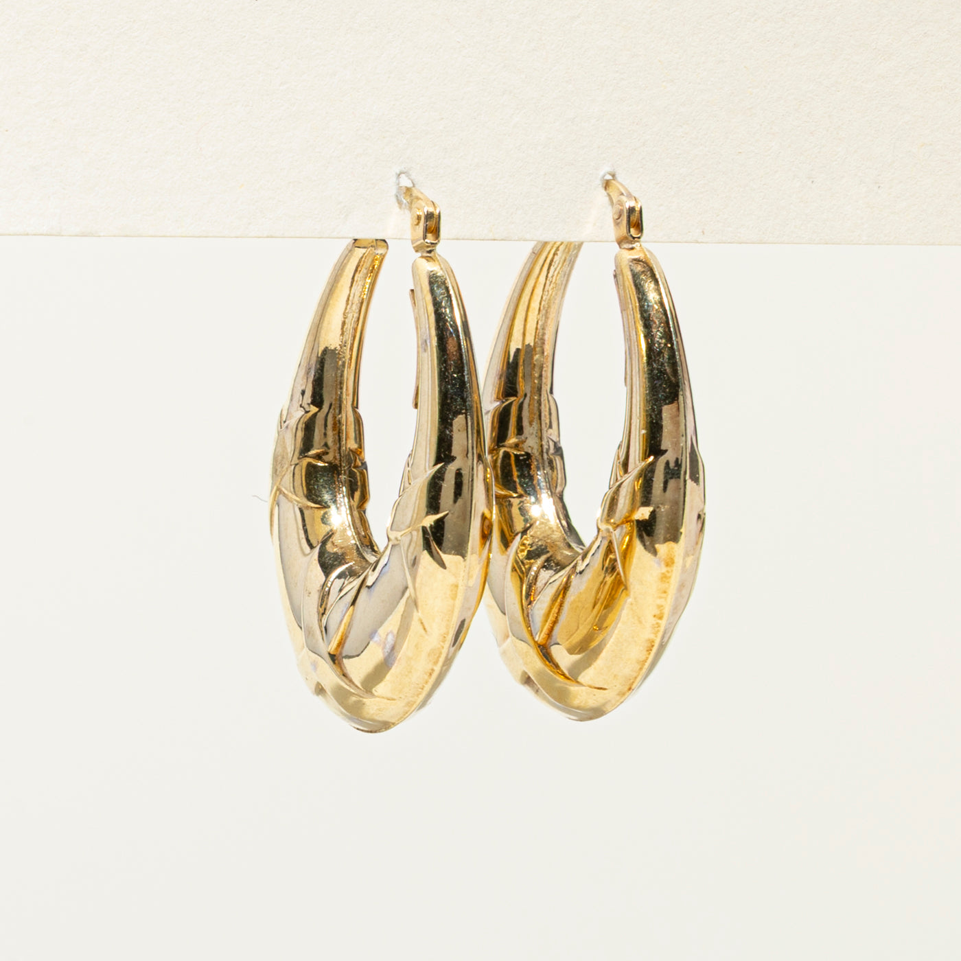 18k Yellow Gold Chunky Embossed Oval Hoop Earrings