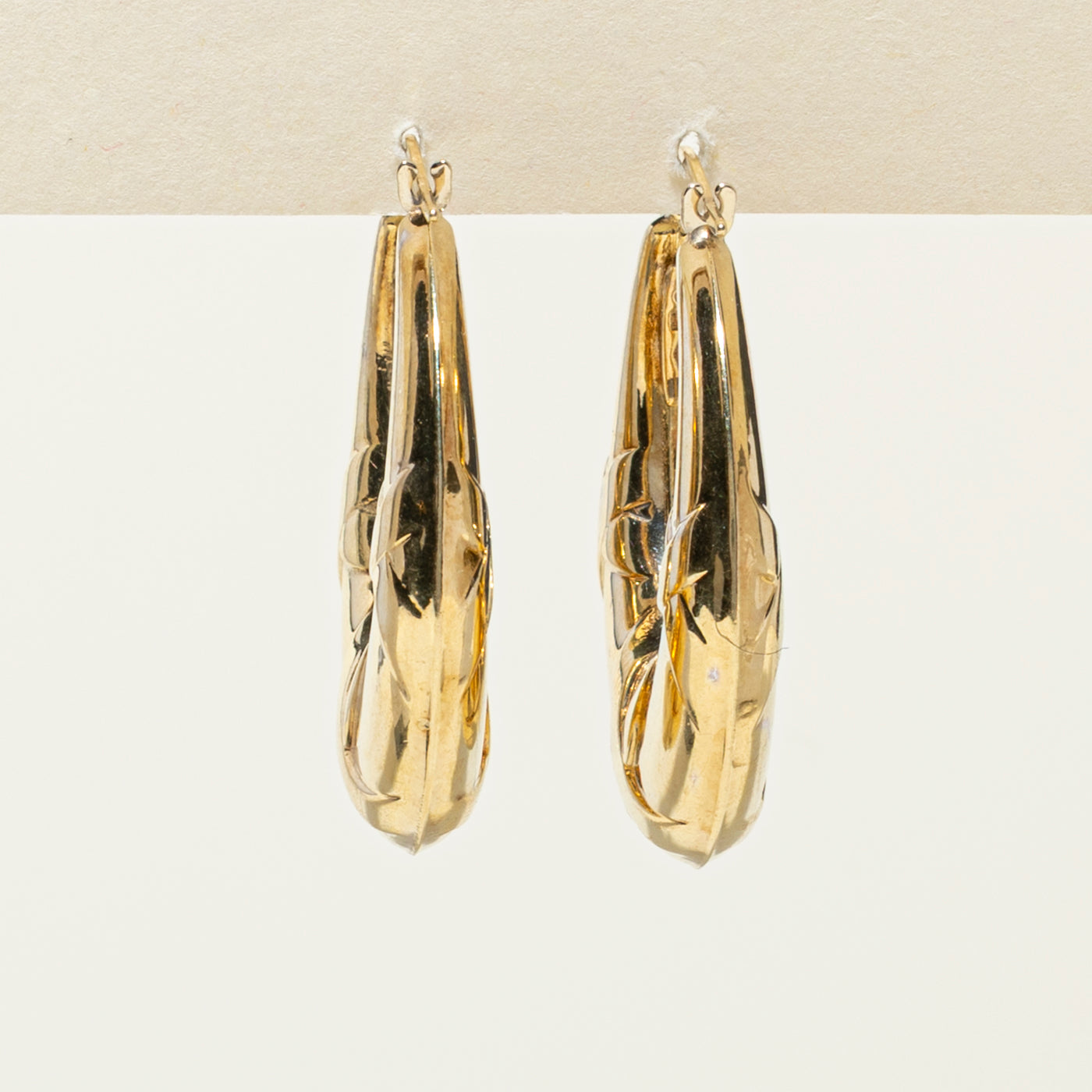 18k Yellow Gold Chunky Embossed Oval Hoop Earrings