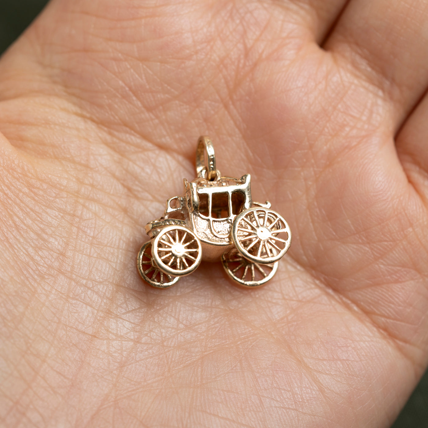 9k Yellow Gold Carriage Charm