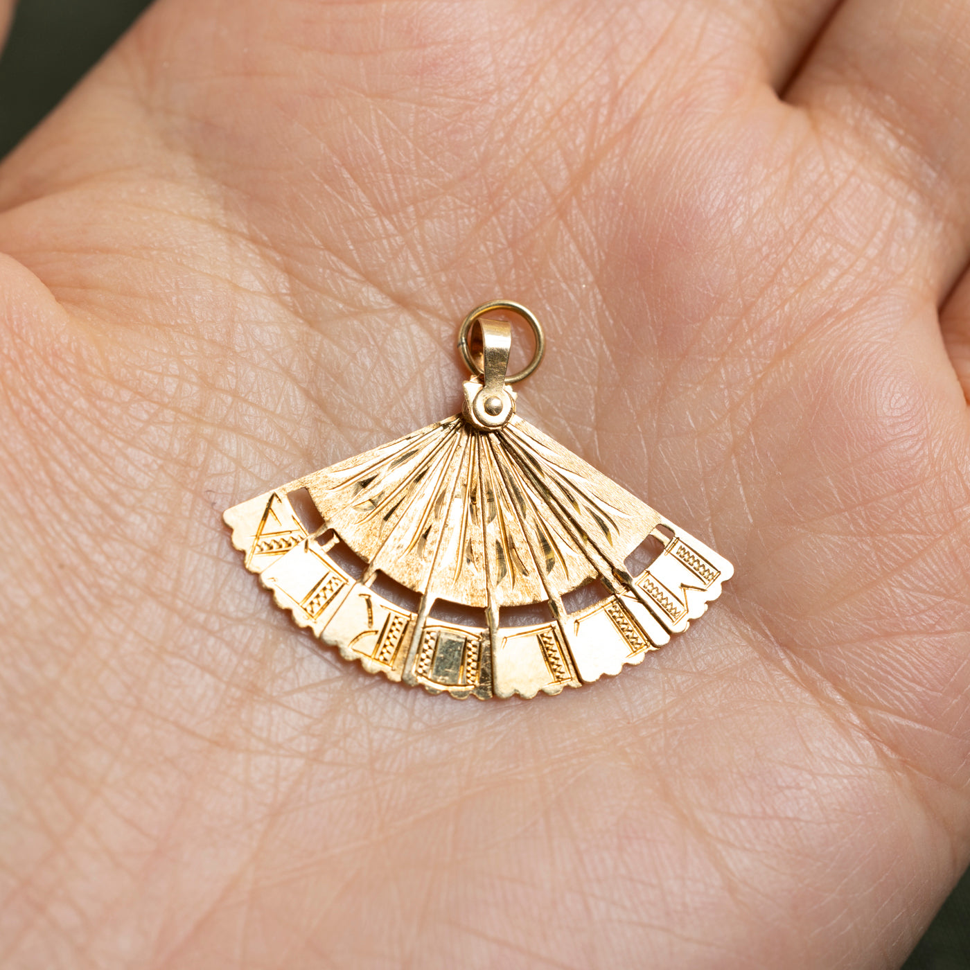 17k Yellow Gold Fan Charm