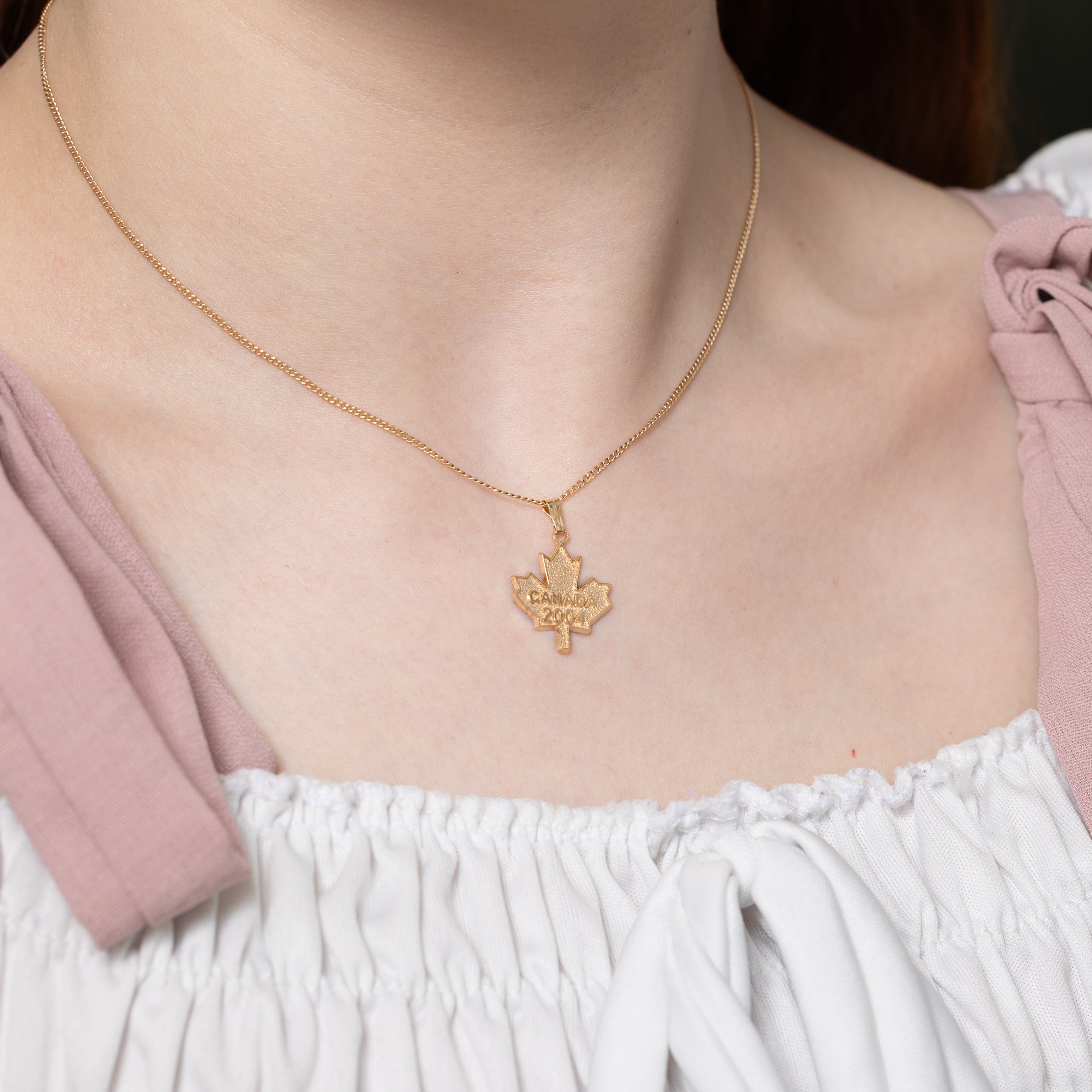 10k Yellow Gold 2004 Canada Maple Leaf Pendant
