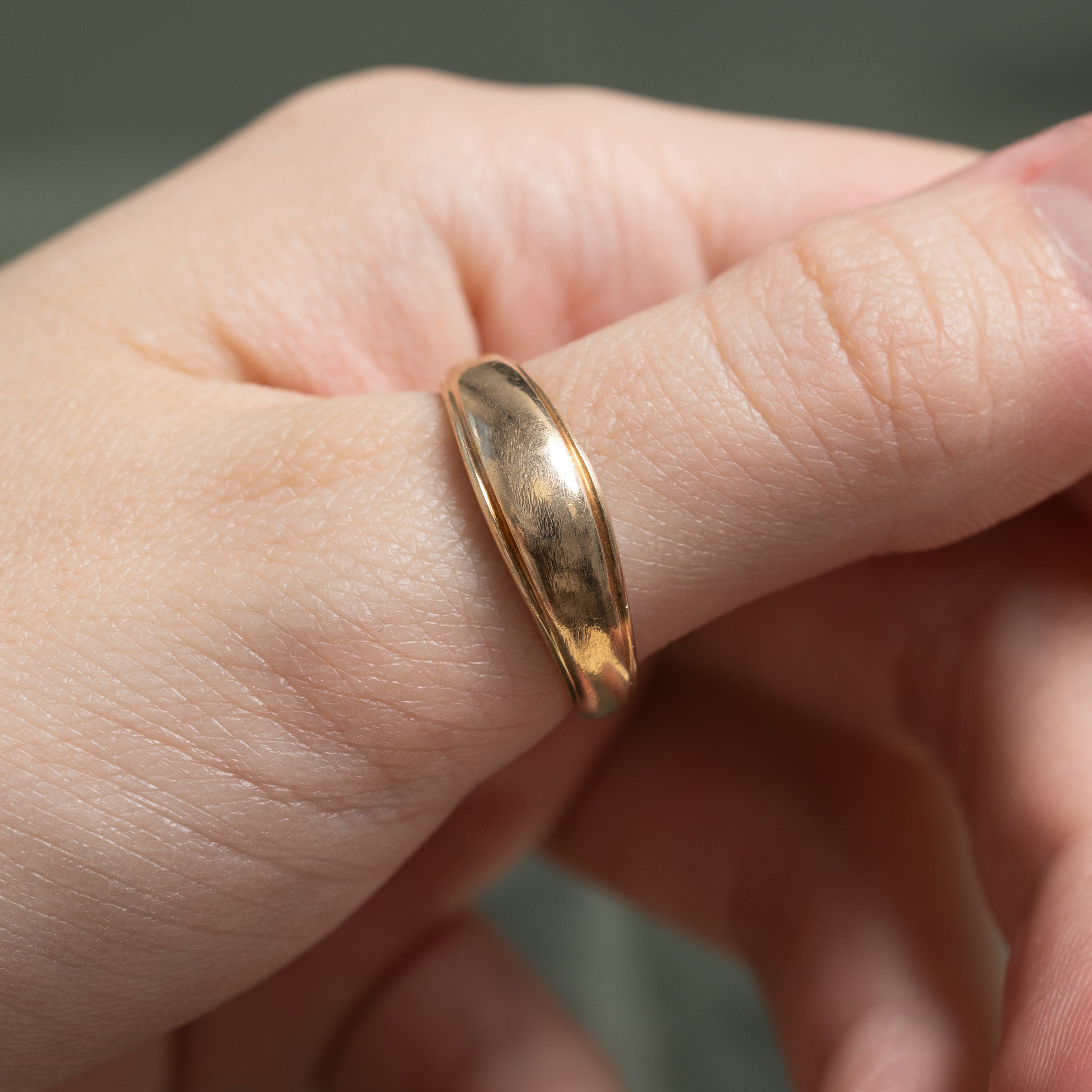 'Birks' 10k Yellow Gold Grooved Dome Ring | SZ 9