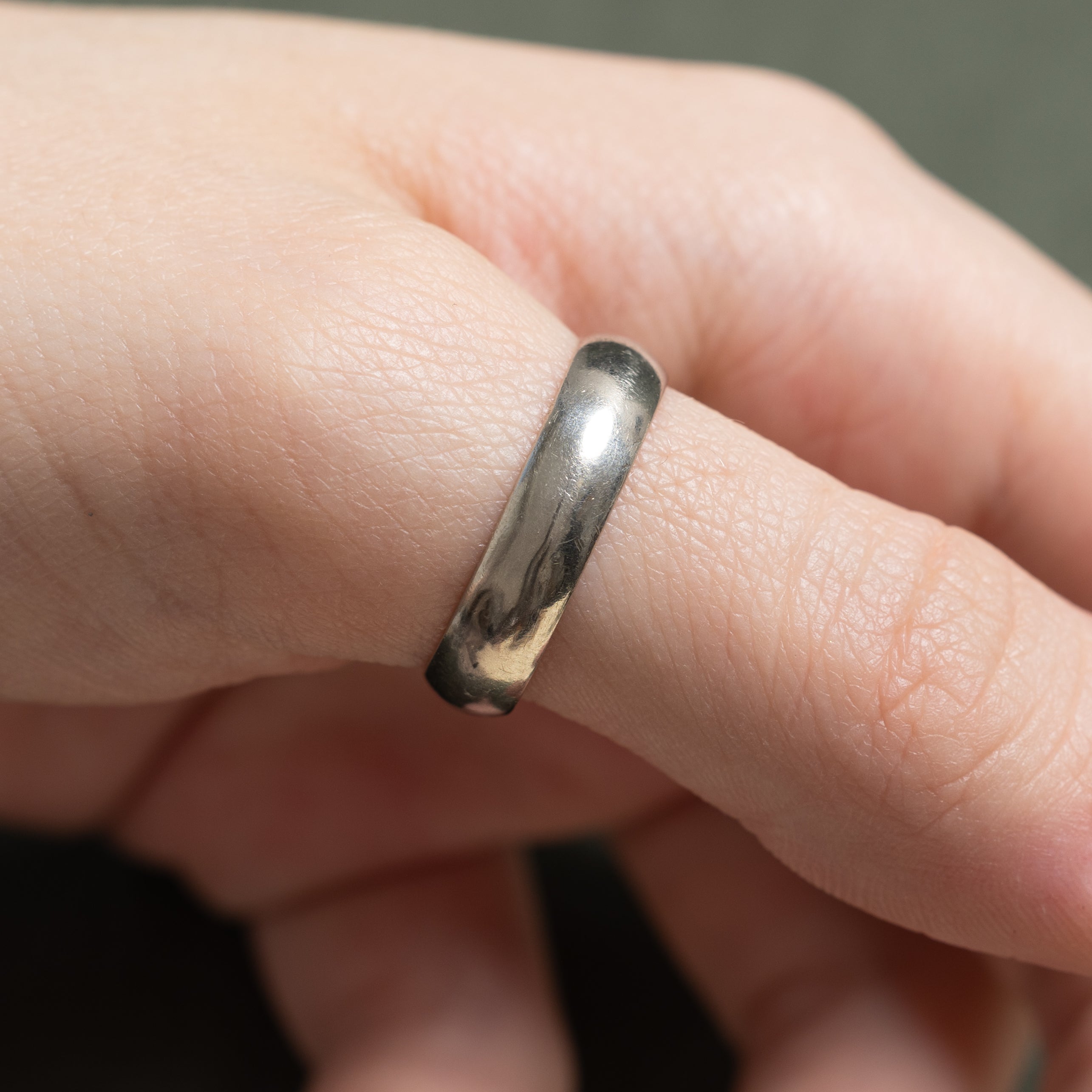 Vintage Canadian 10k White Gold Plain Band | 5mm | SZ 9
