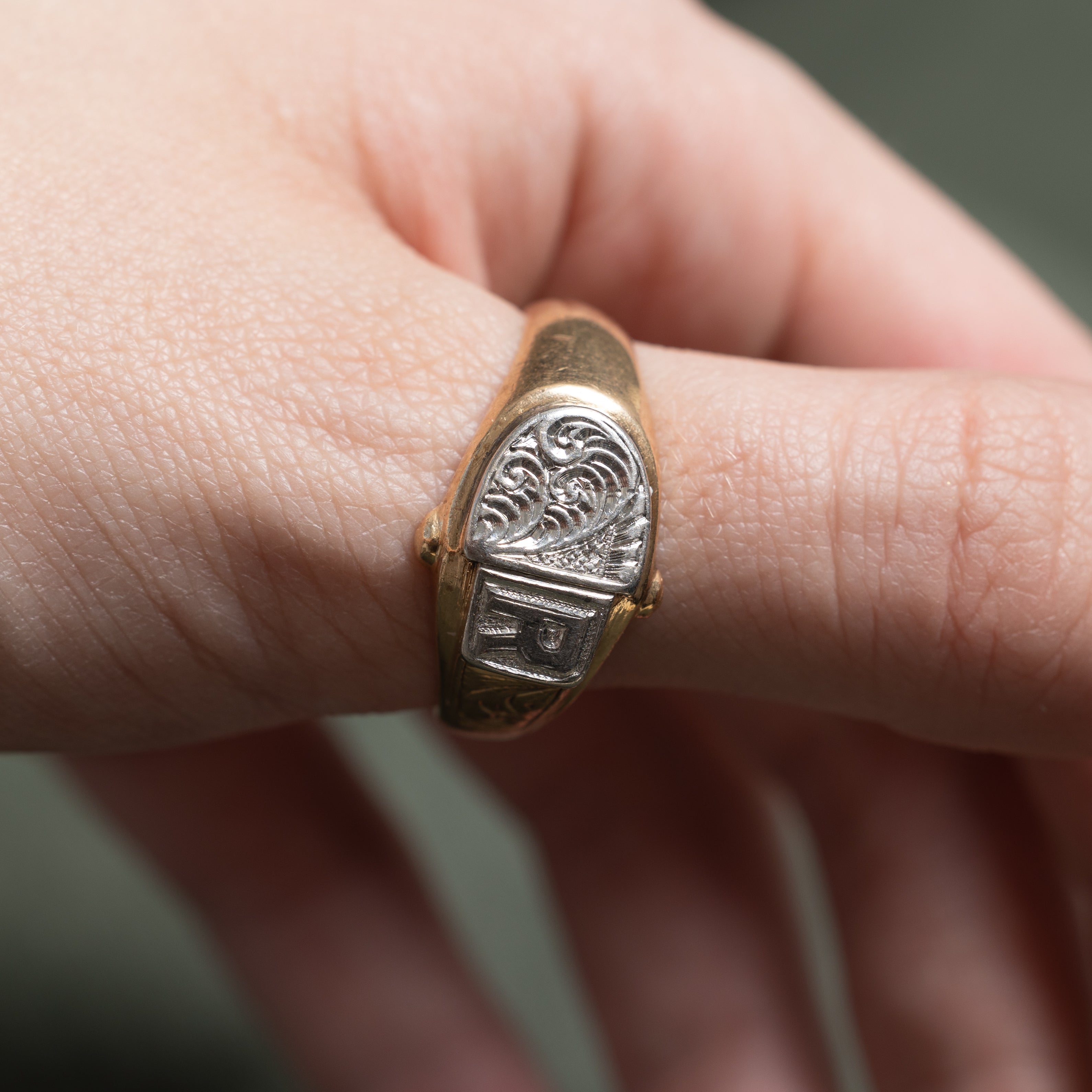 14k Yellow Gold "R" Initial Buckle Ring | SZ 12