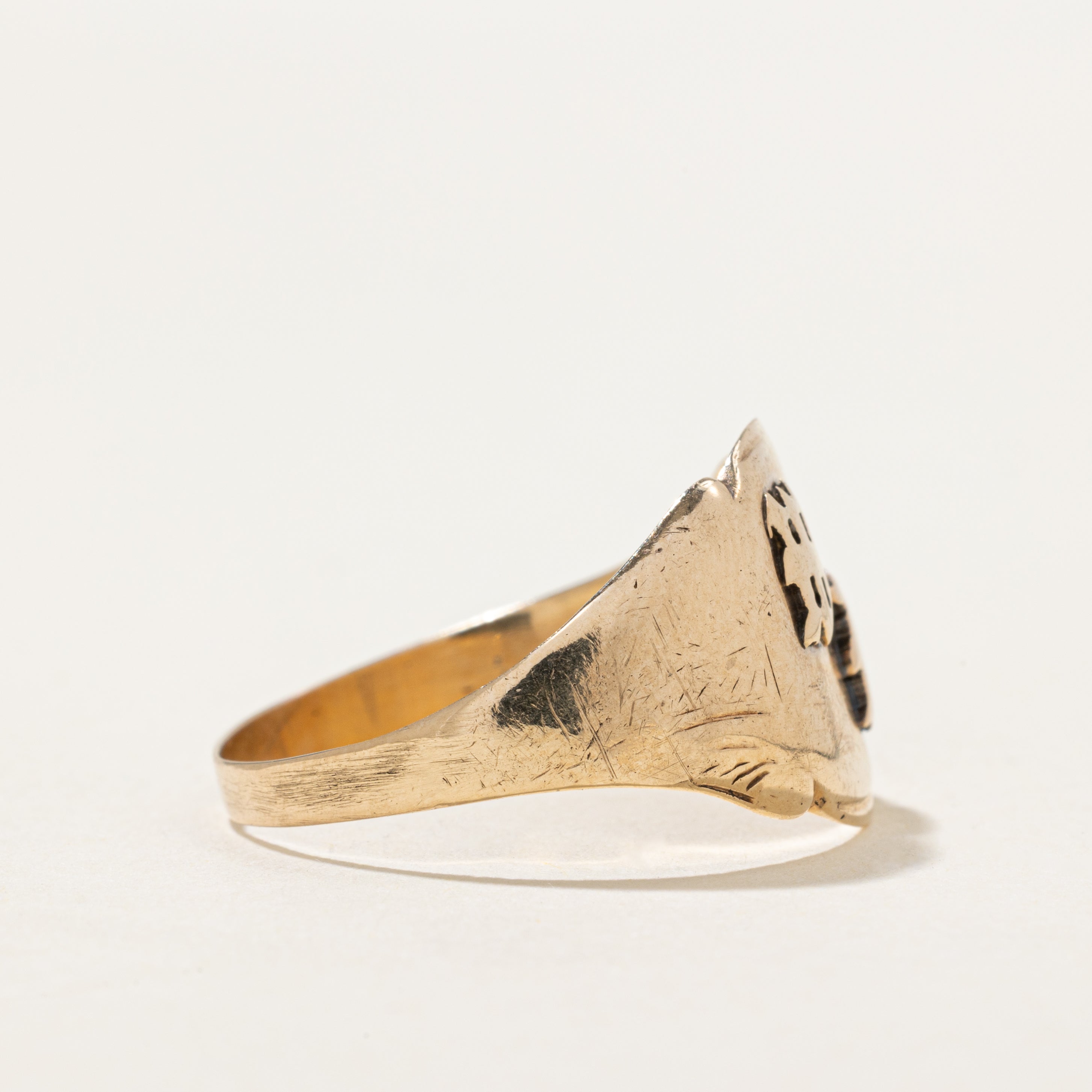 Vintage Canadian 10k Embossed Signet Ring | SZ 10.75