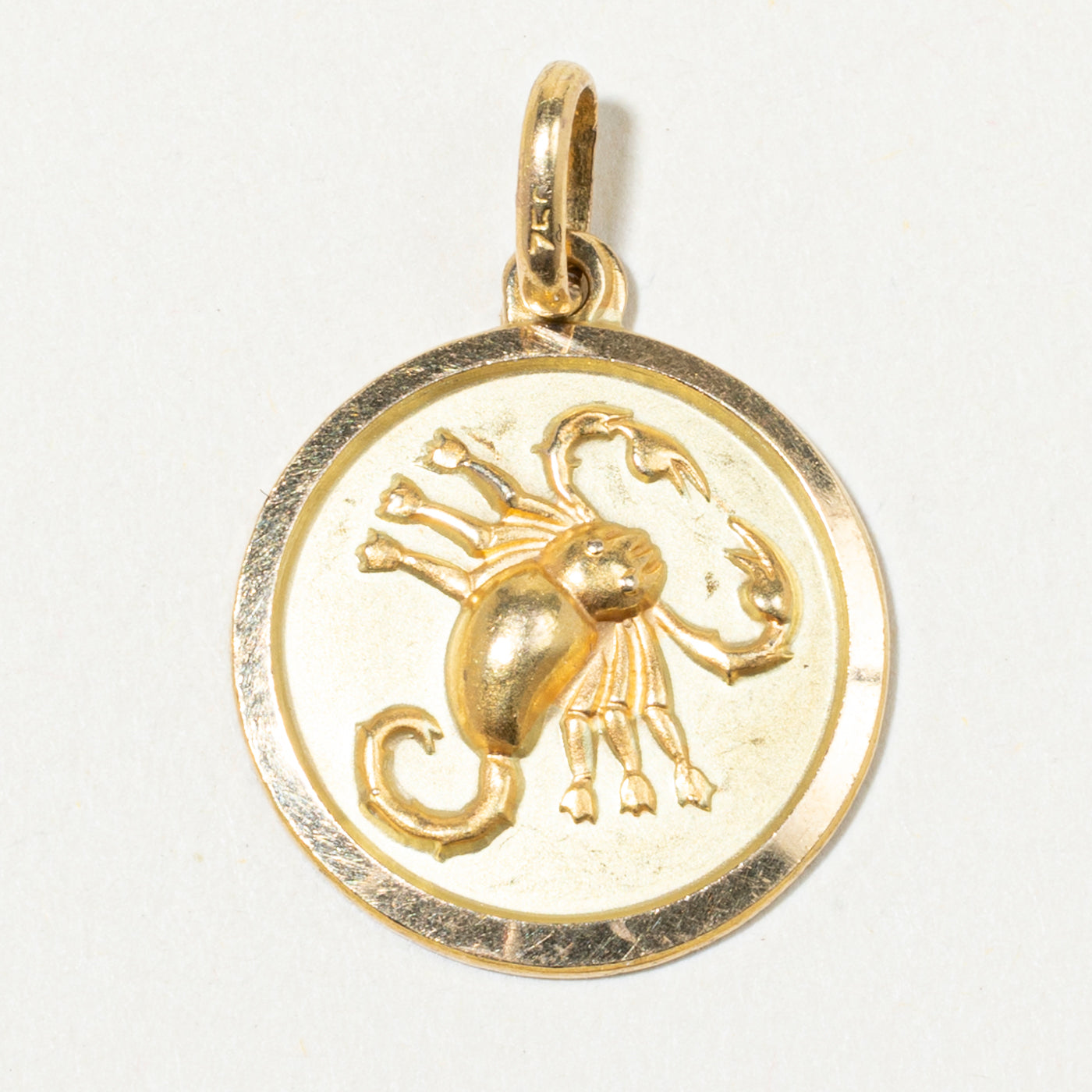 Breloque Cancer en or jaune 18 carats