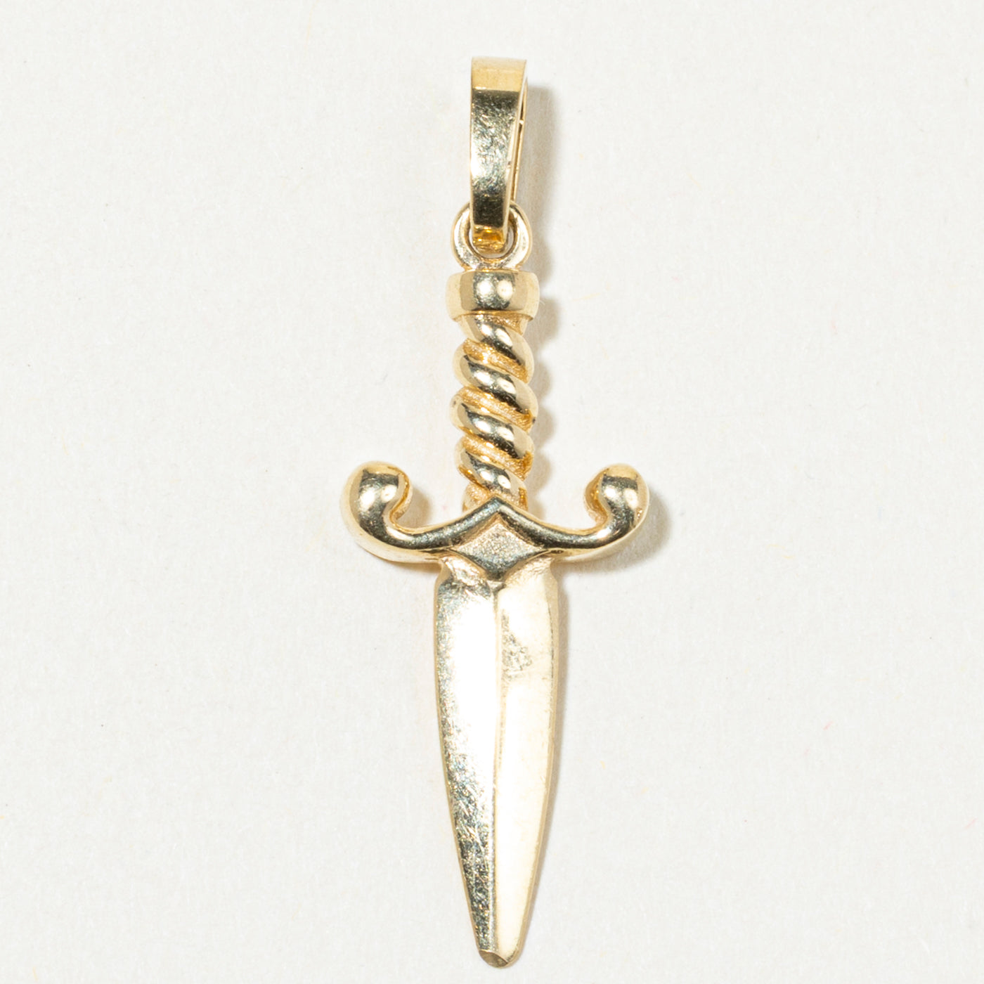 Pendentif mini poignard en or jaune 18 carats