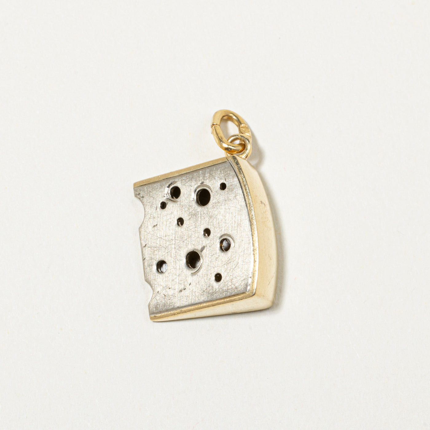 Breloque tranche de fromage en or jaune 18 carats