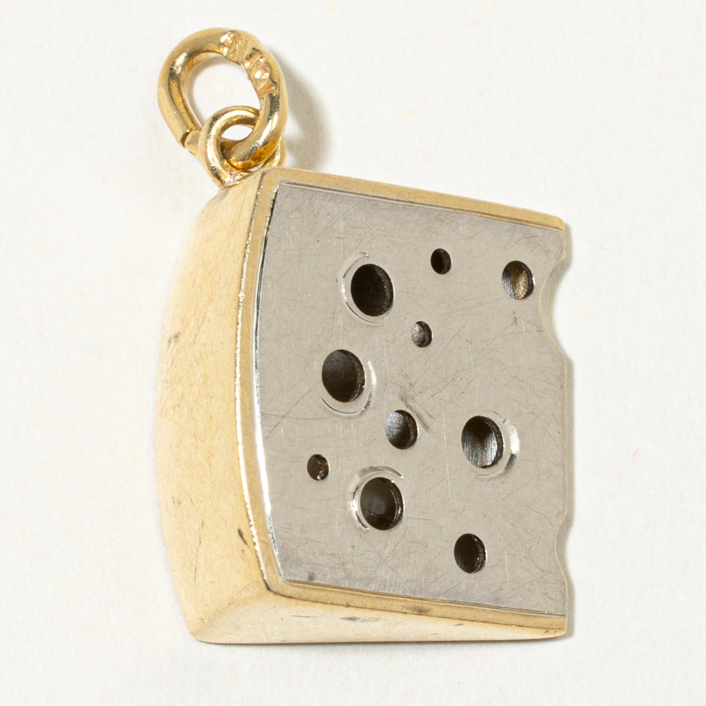 Breloque tranche de fromage en or jaune 18 carats