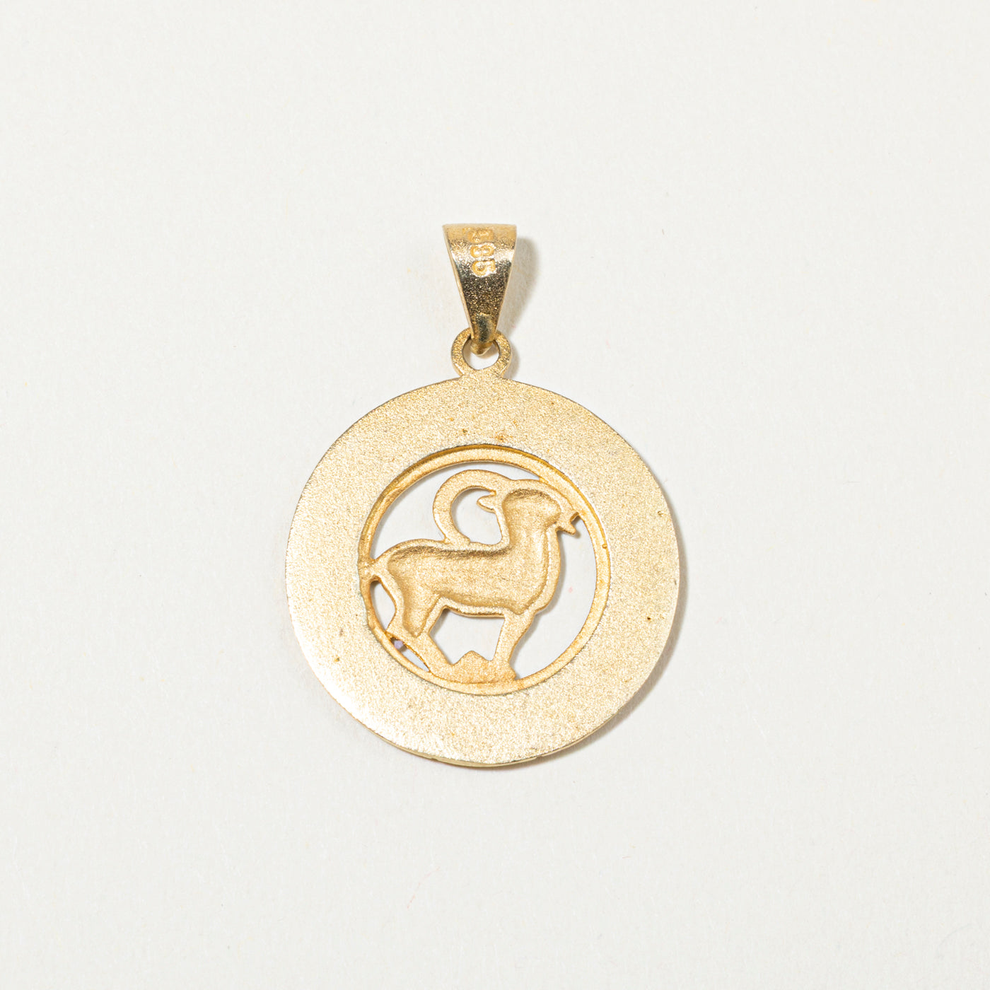 Pendentif en or jaune 14 carats du signe du Bélier