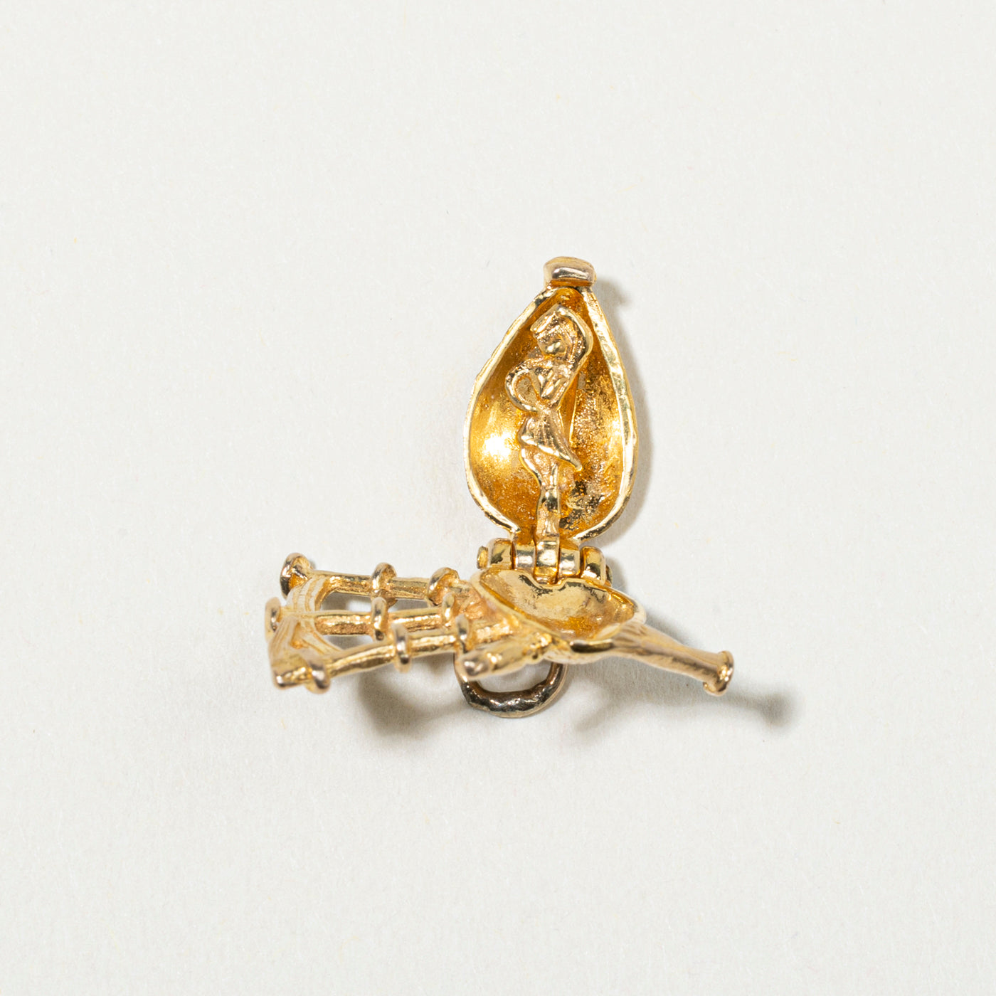 Cornemuse en or jaune 9 carats de Birmingham, 1969, avec breloque ballerine cachée