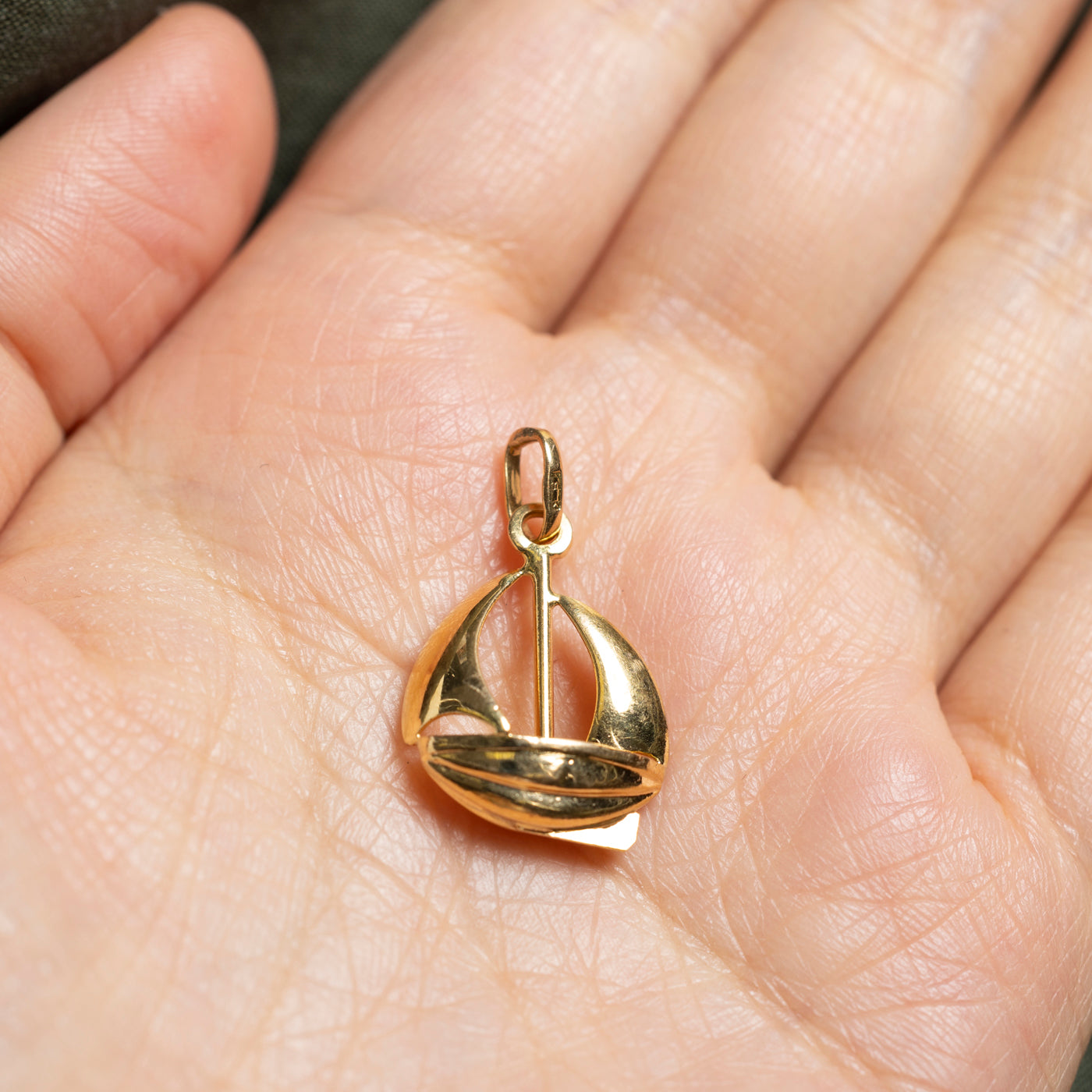 18k Yellow Gold Sailboat Charm