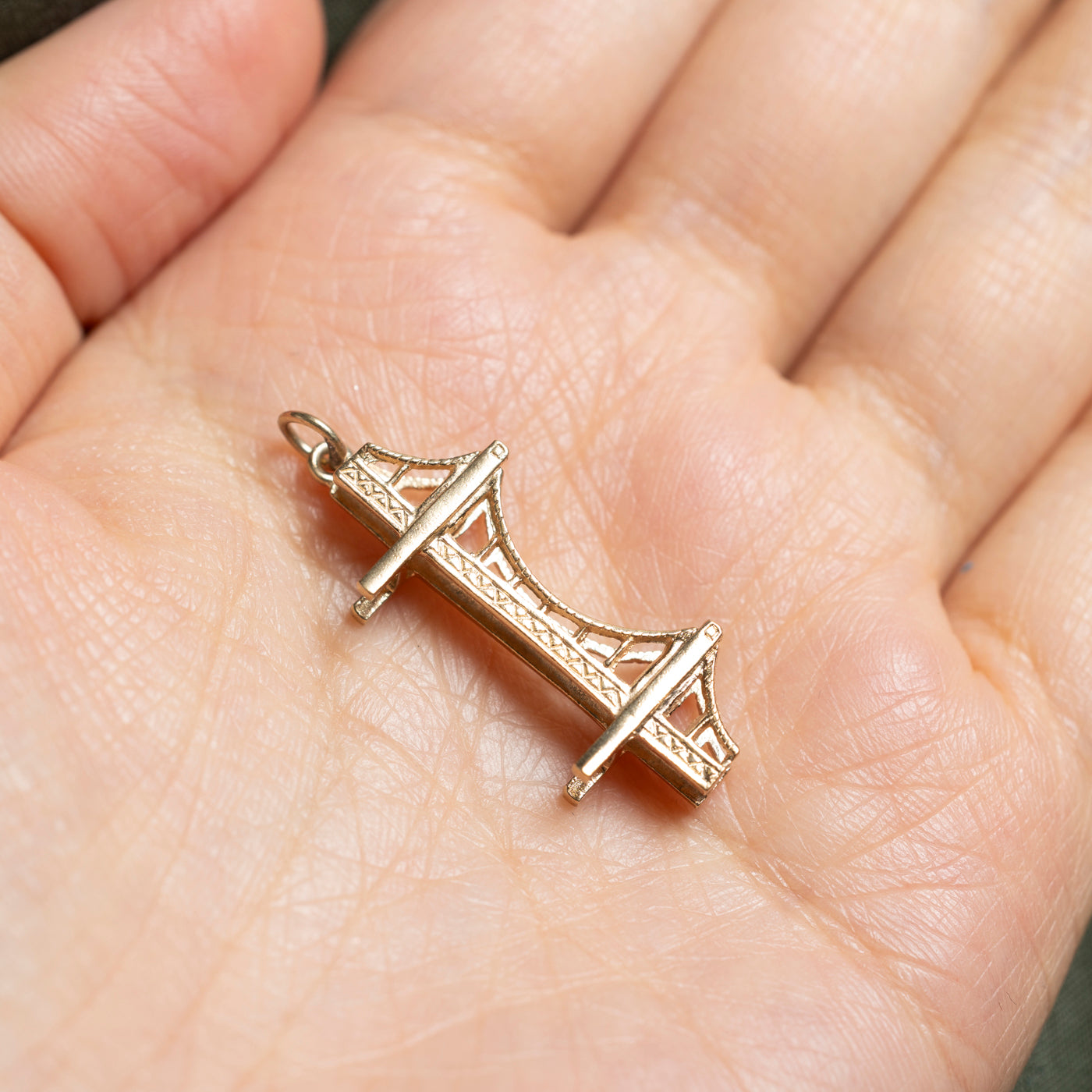 Breloque du pont suspendu de Birmingham en or jaune 9 carats de 1967