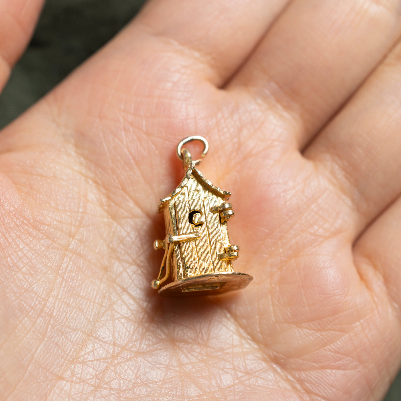 10k Yellow Gold Outhouse Charm