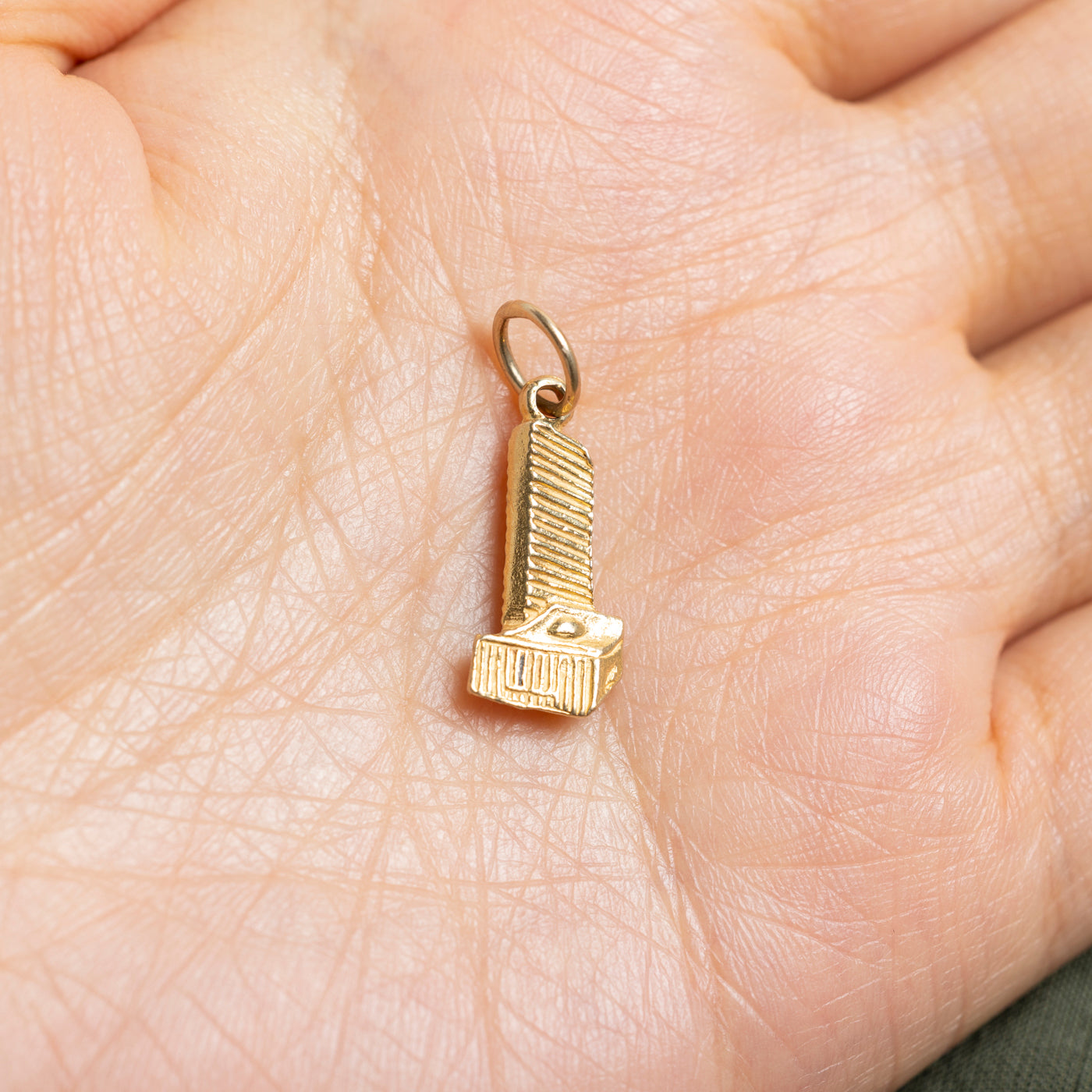 14k Yellow Gold United Nations Headquarters Charm