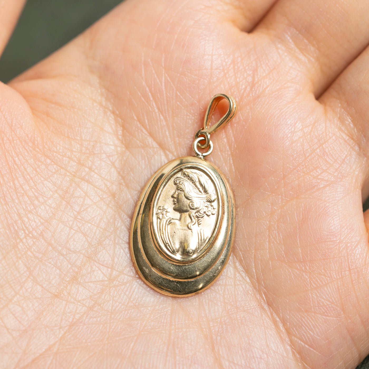 10k Yellow Gold Portrait Oval Pendant