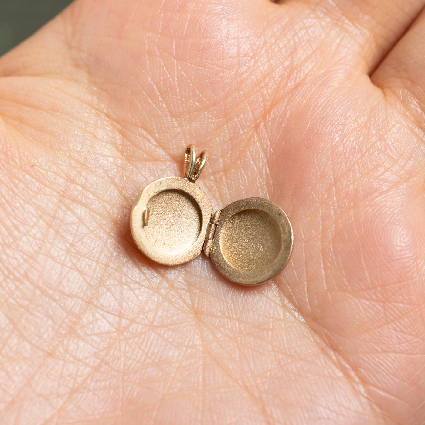 10k Yellow Gold Engraved Locket