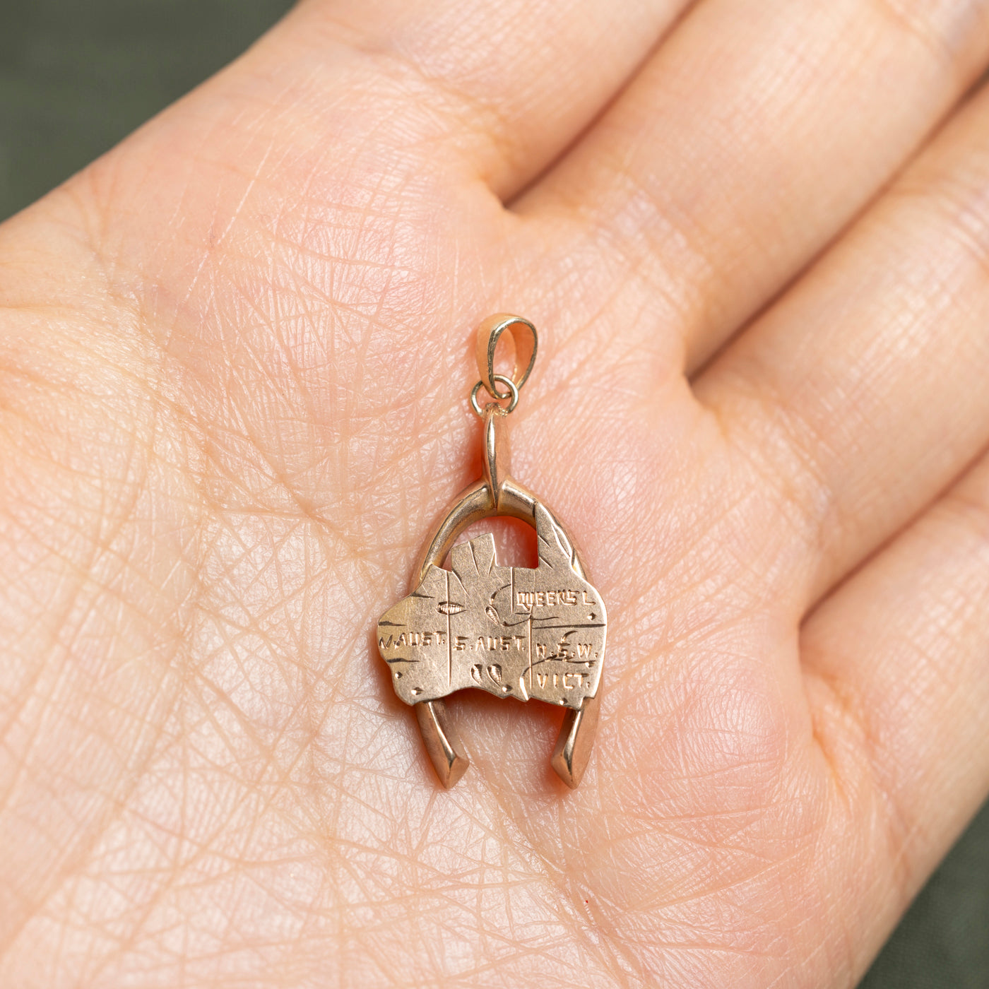9k Yellow Gold Map of Australia Pendant