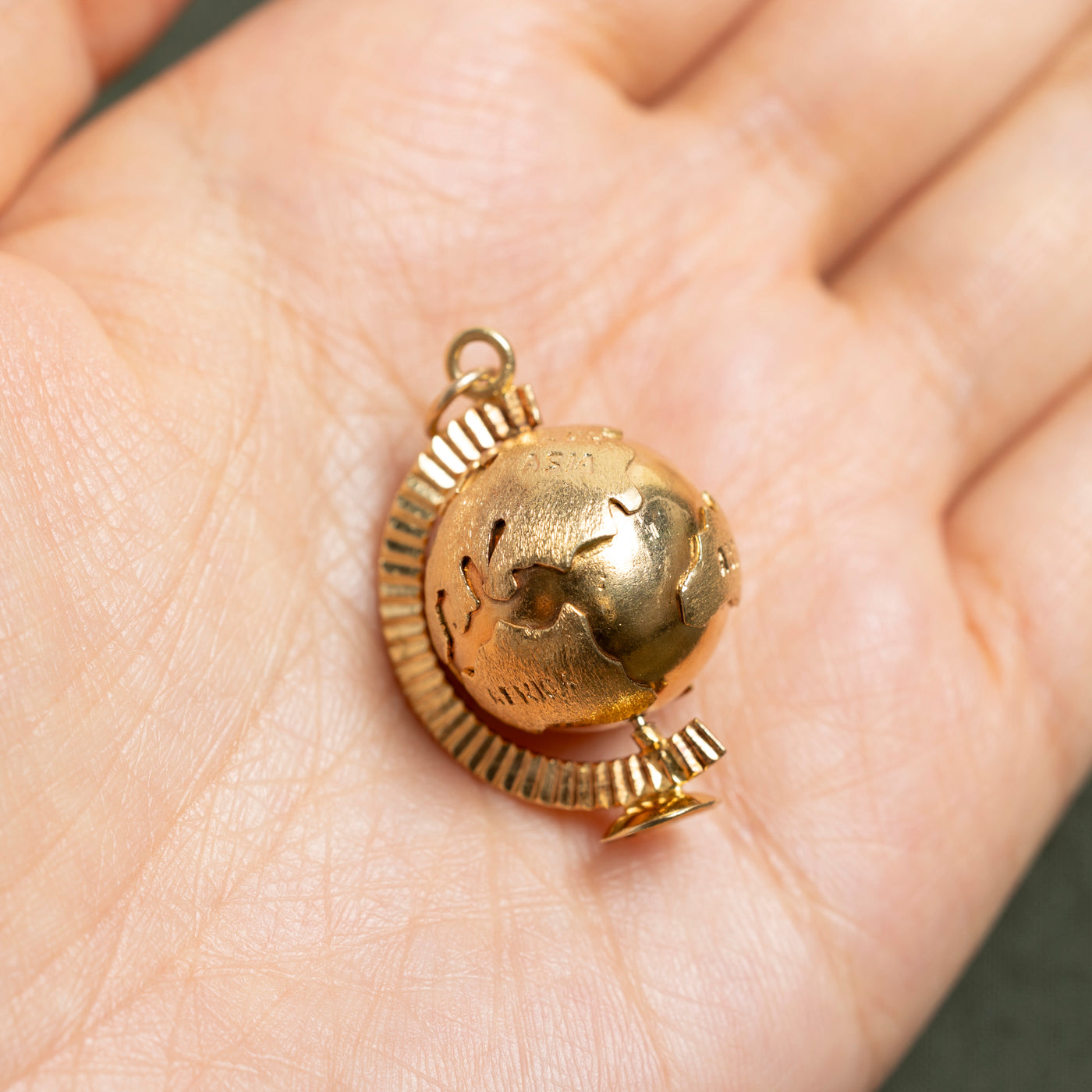 Vintage Italian 18k Yellow Gold Globe Charm