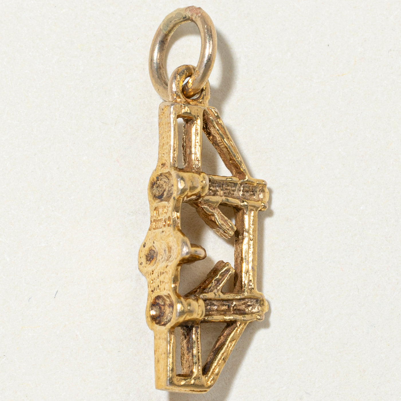 Breloque Tower Bridge en or jaune 9 carats de Londres, 1972