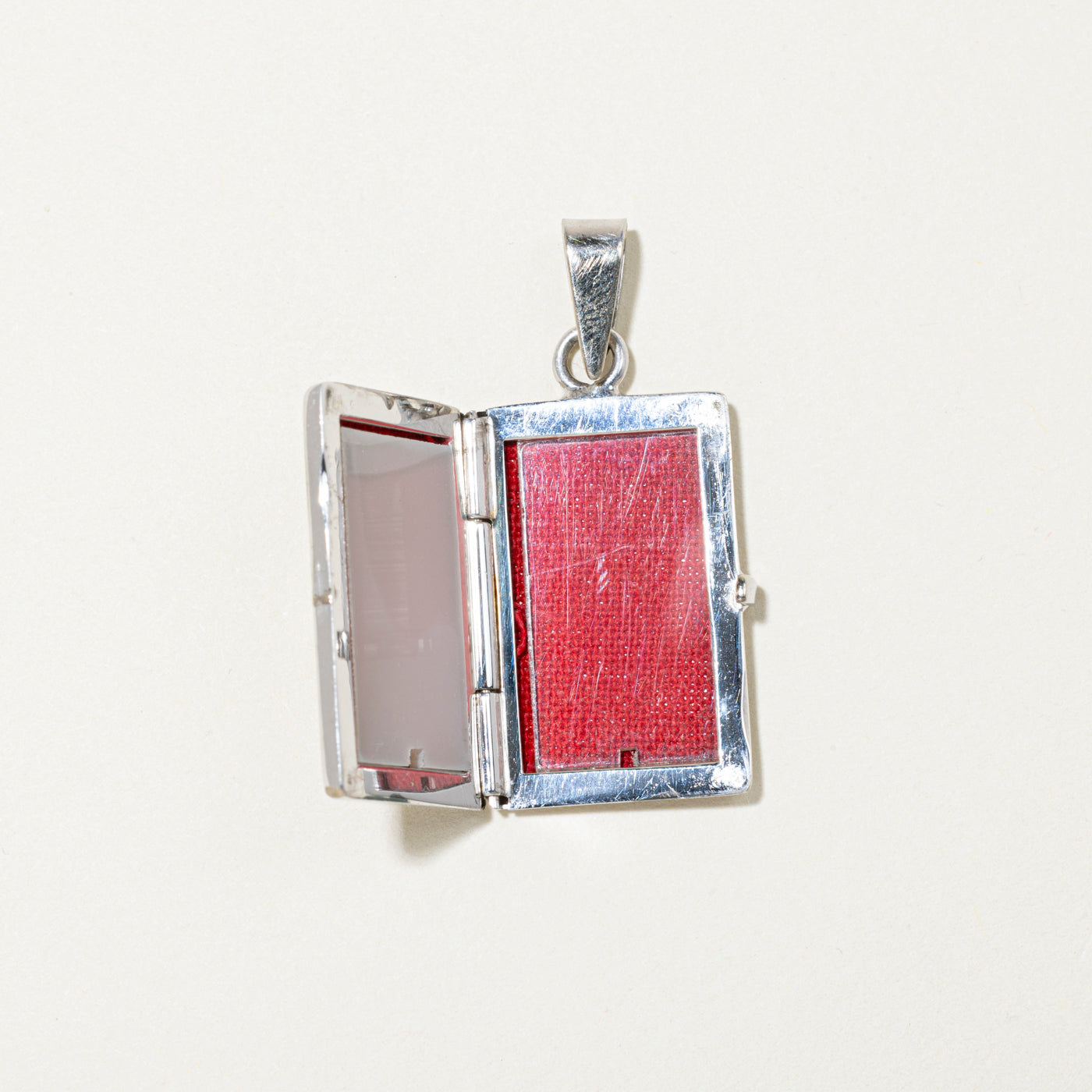 10k White Gold Floral Engraved Locket
