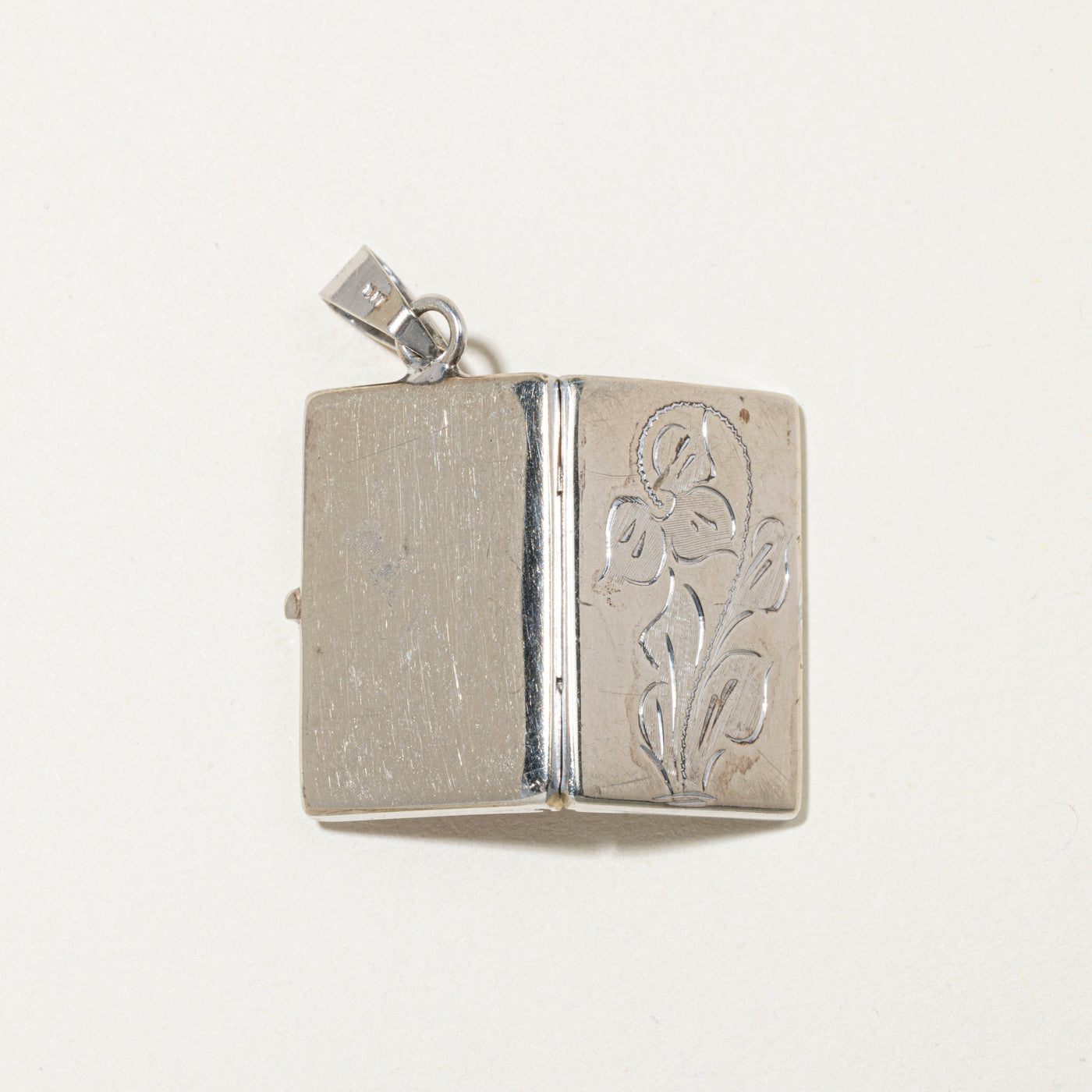 10k White Gold Floral Engraved Locket