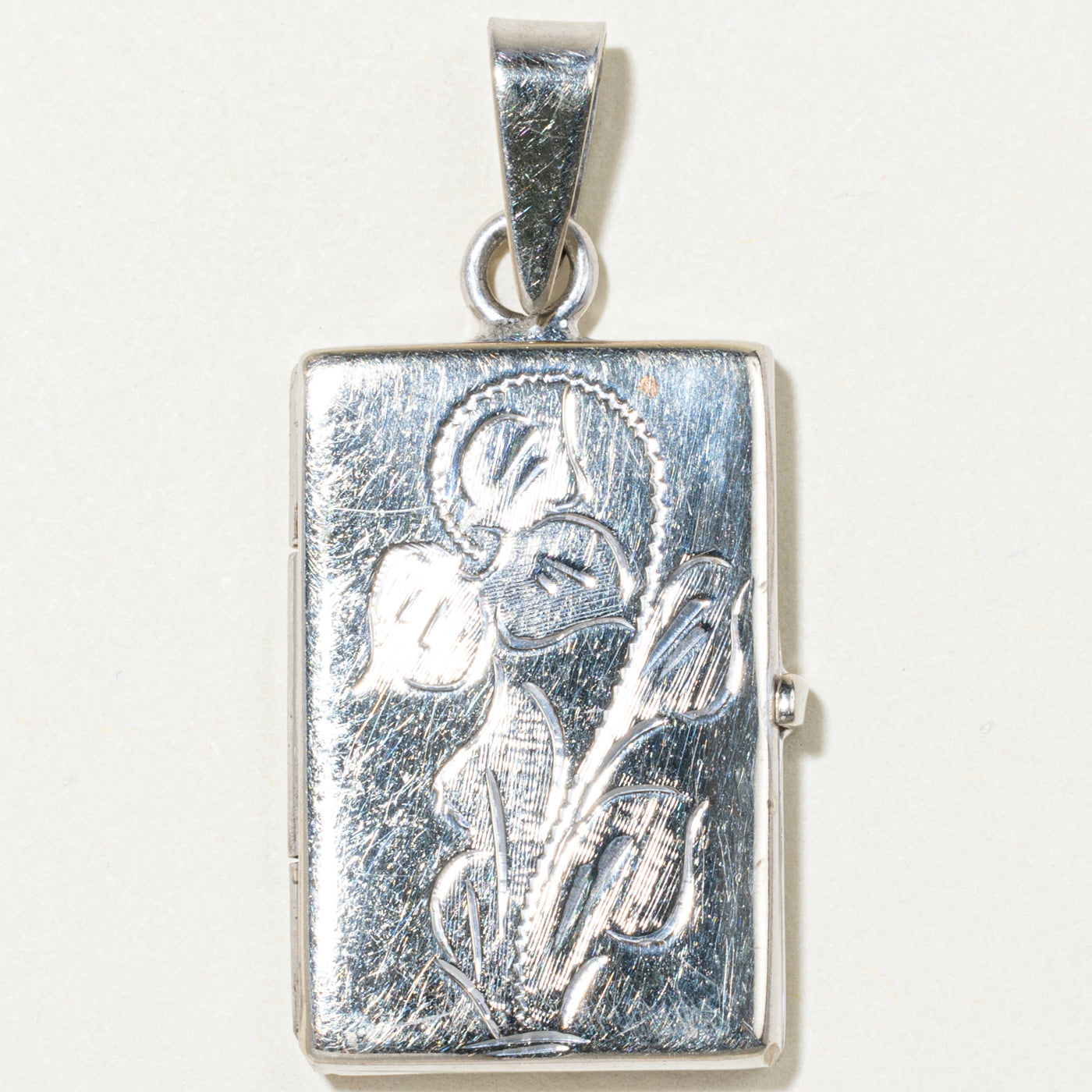 10k White Gold Floral Engraved Locket