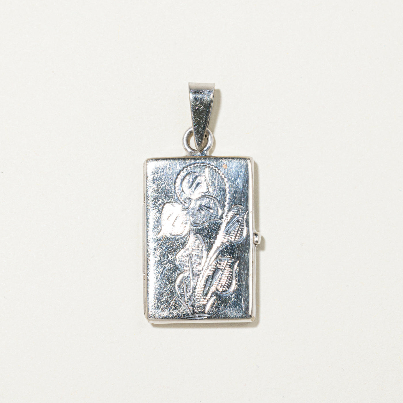 10k White Gold Floral Engraved Locket