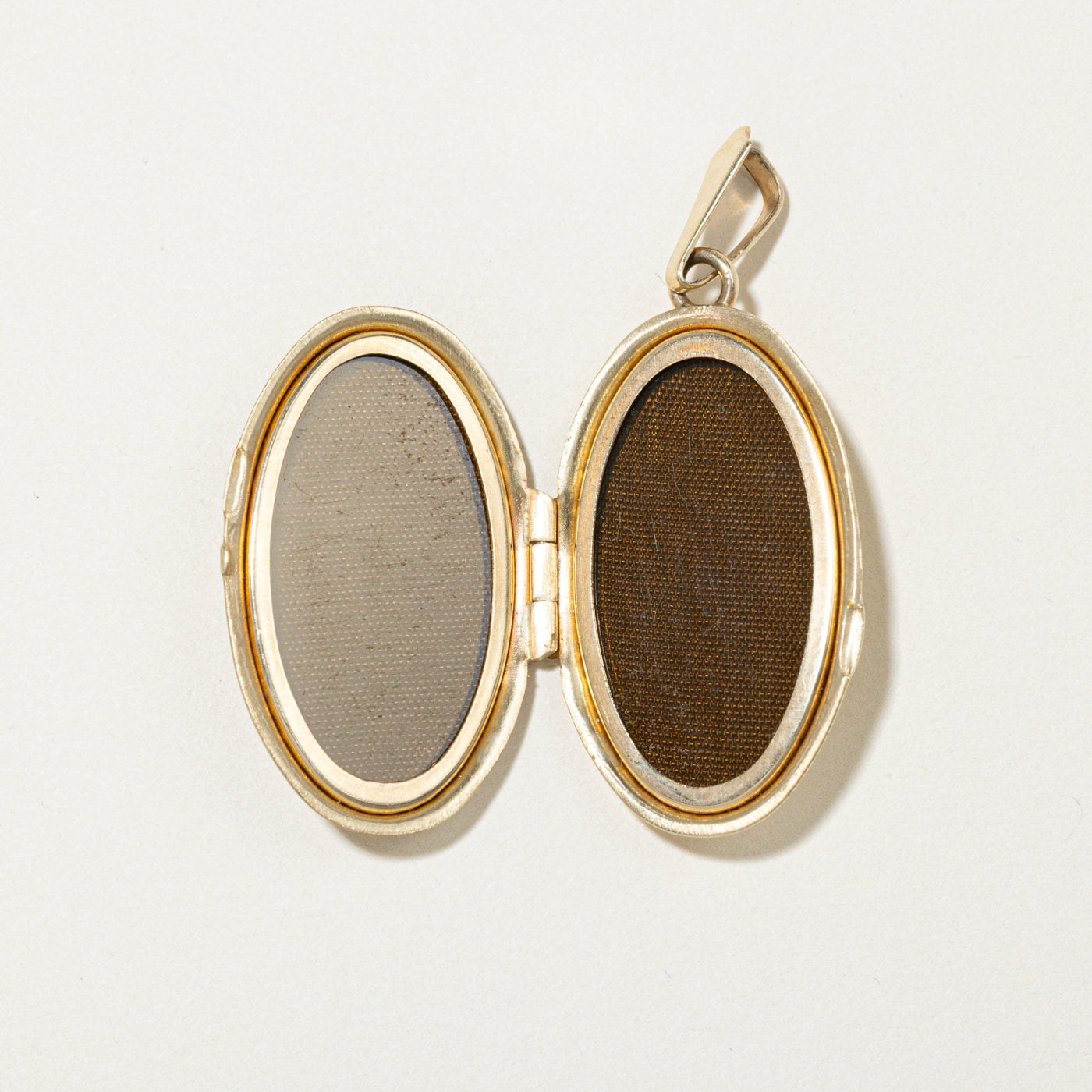10k Yellow Gold Engraved Oval Locket