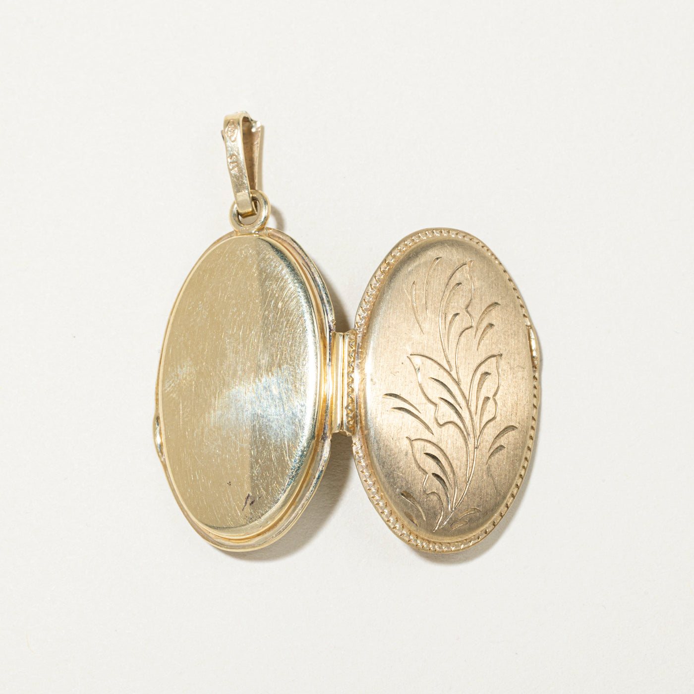 10k Yellow Gold Engraved Oval Locket