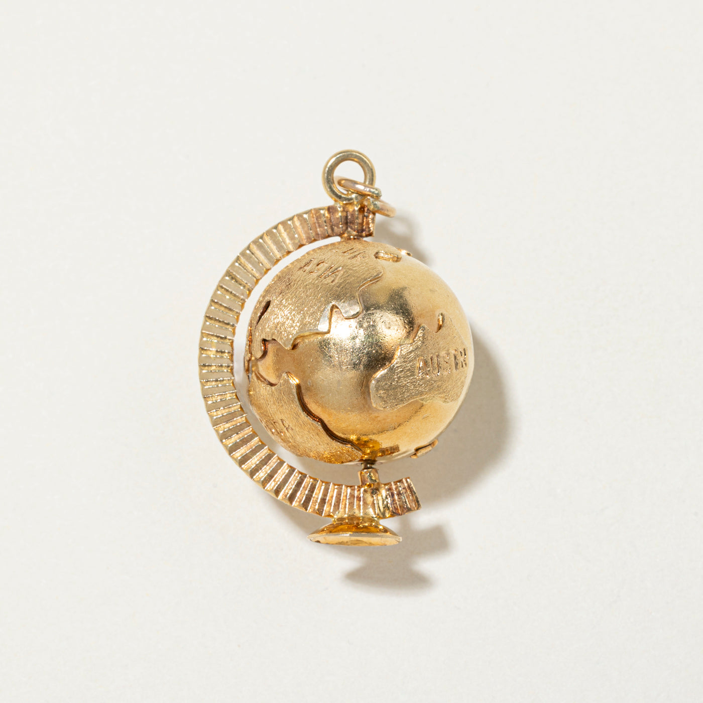 Vintage Italian 18k Yellow Gold Globe Charm