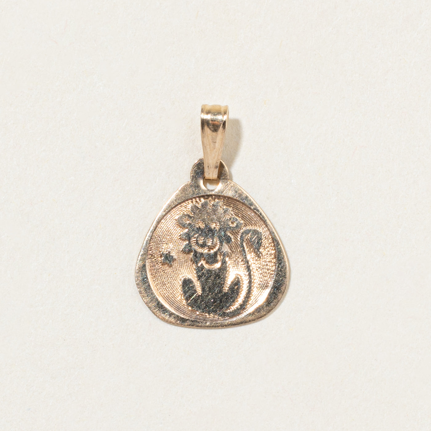 Pendentif Lion en or jaune 9 carats de Sheffield (1981)