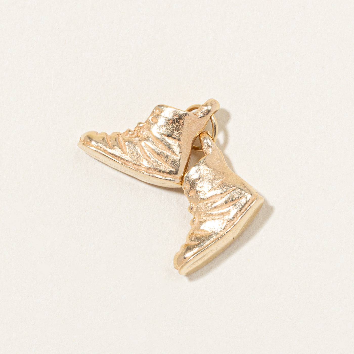 Breloque paire de chaussures en or jaune 17 carats