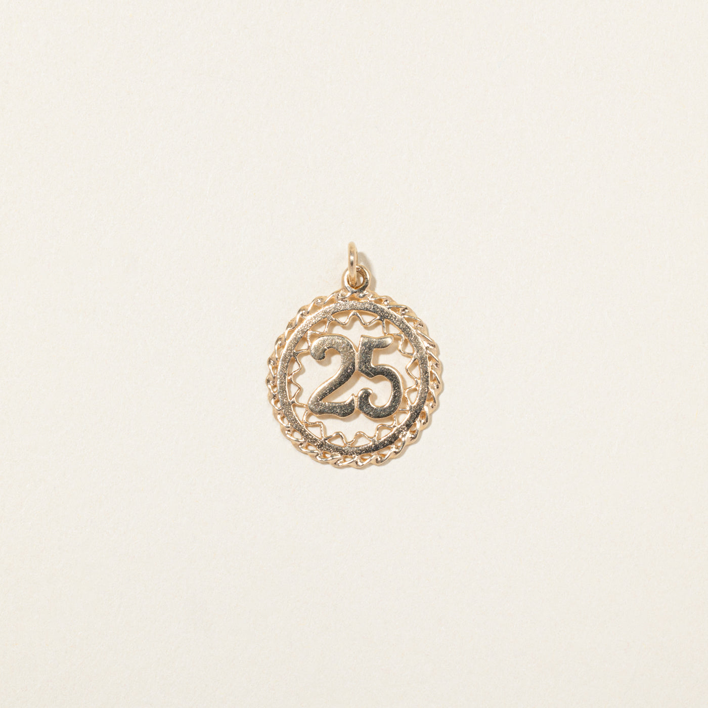 Breloque « 25 » en or jaune 10 carats