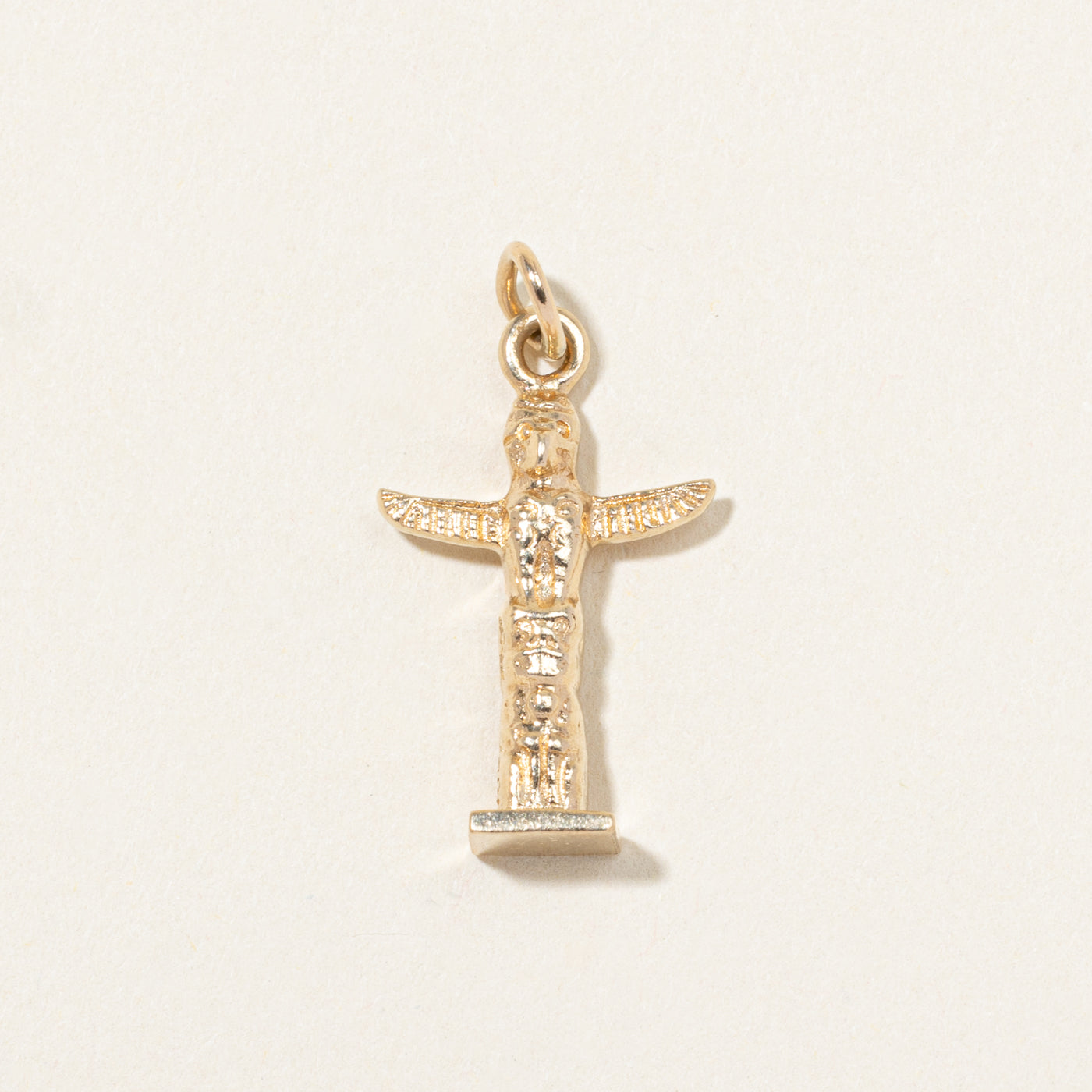 Breloque totem en or jaune 10 carats