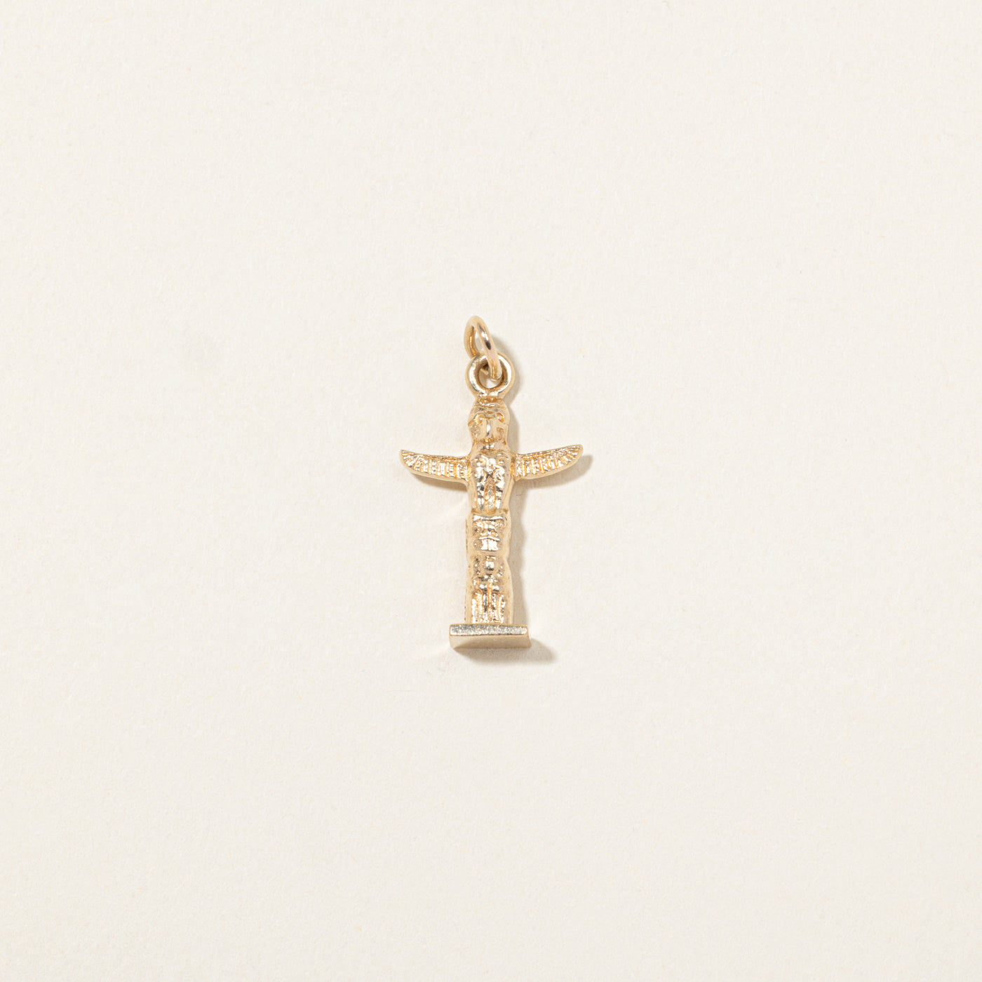 Breloque totem en or jaune 10 carats