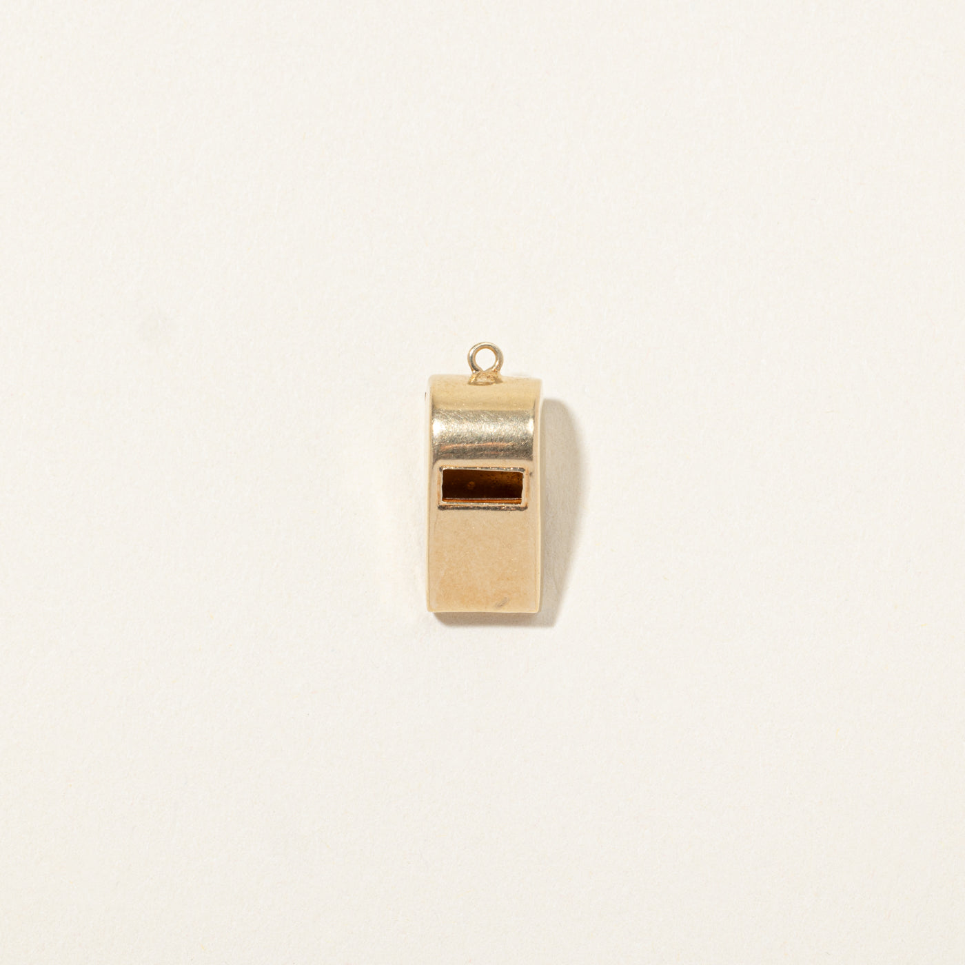 Breloque sifflet en or jaune 13 carats