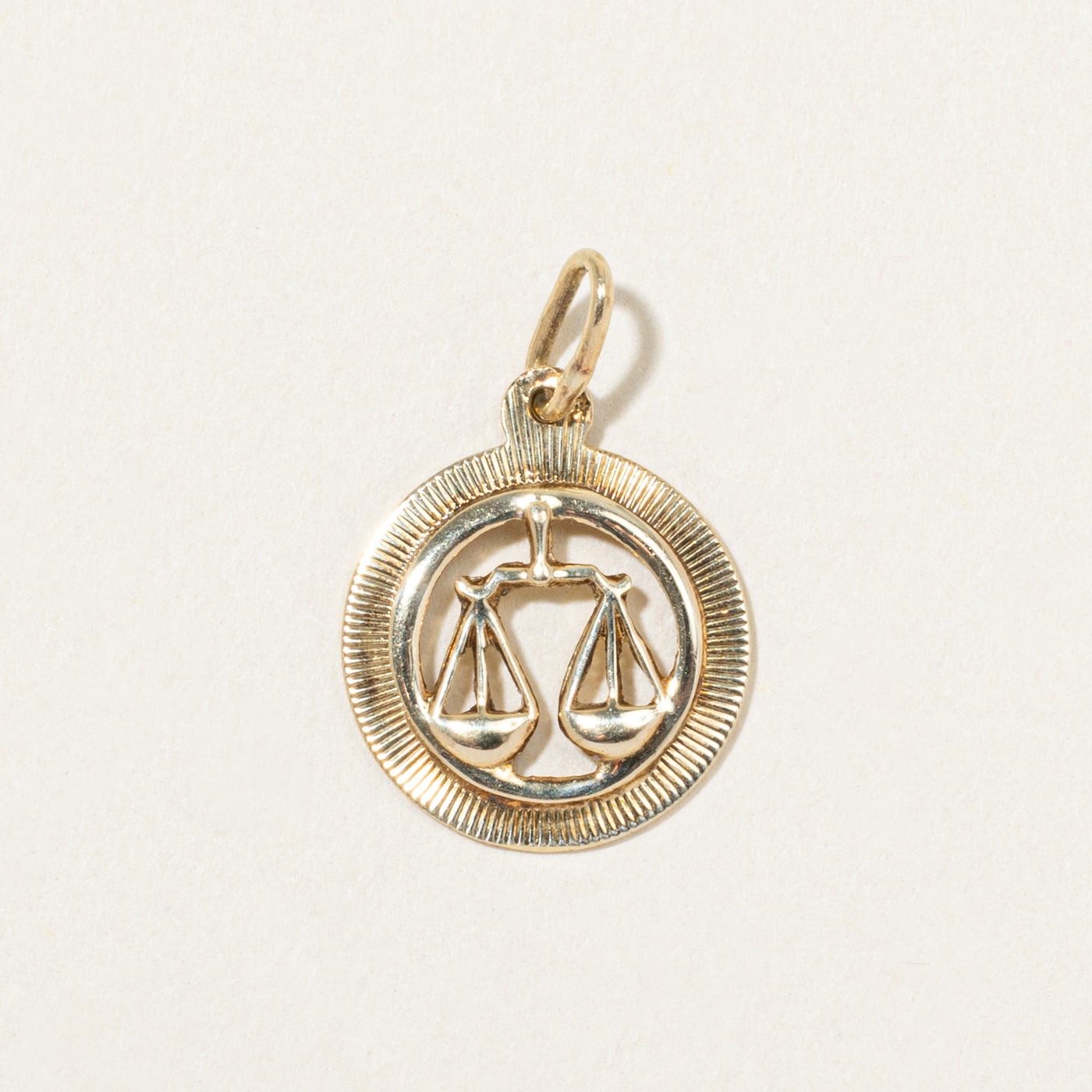 Breloque Balance en or jaune 14 carats