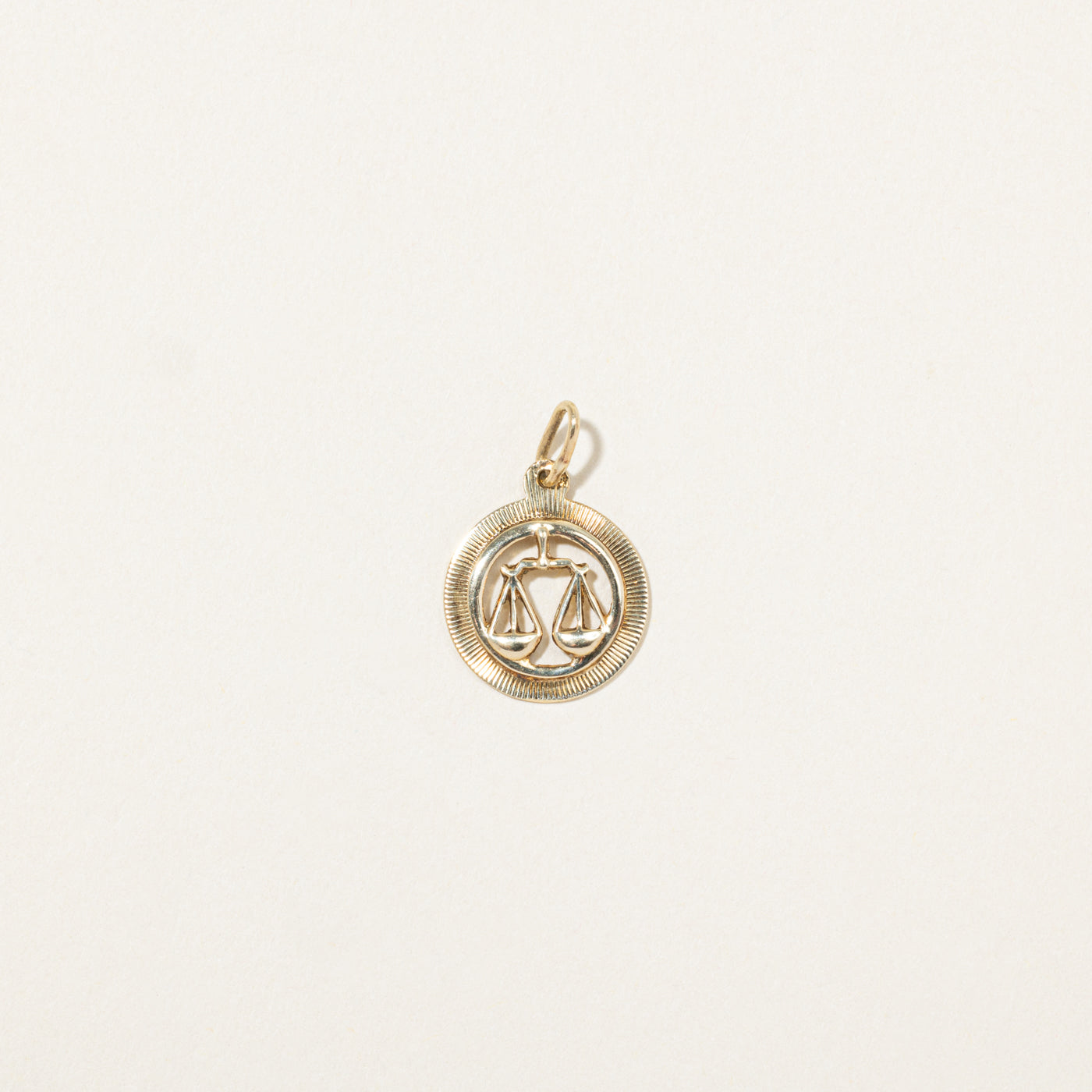 Breloque Balance en or jaune 14 carats